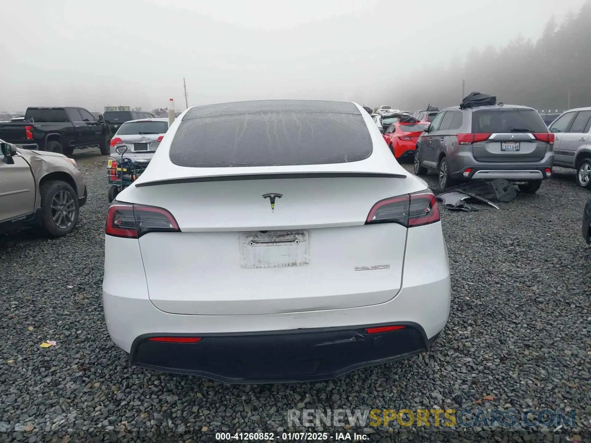 16 Photograph of a damaged car 7SAYGDEF2PF917295 TESLA MODEL Y 2023
