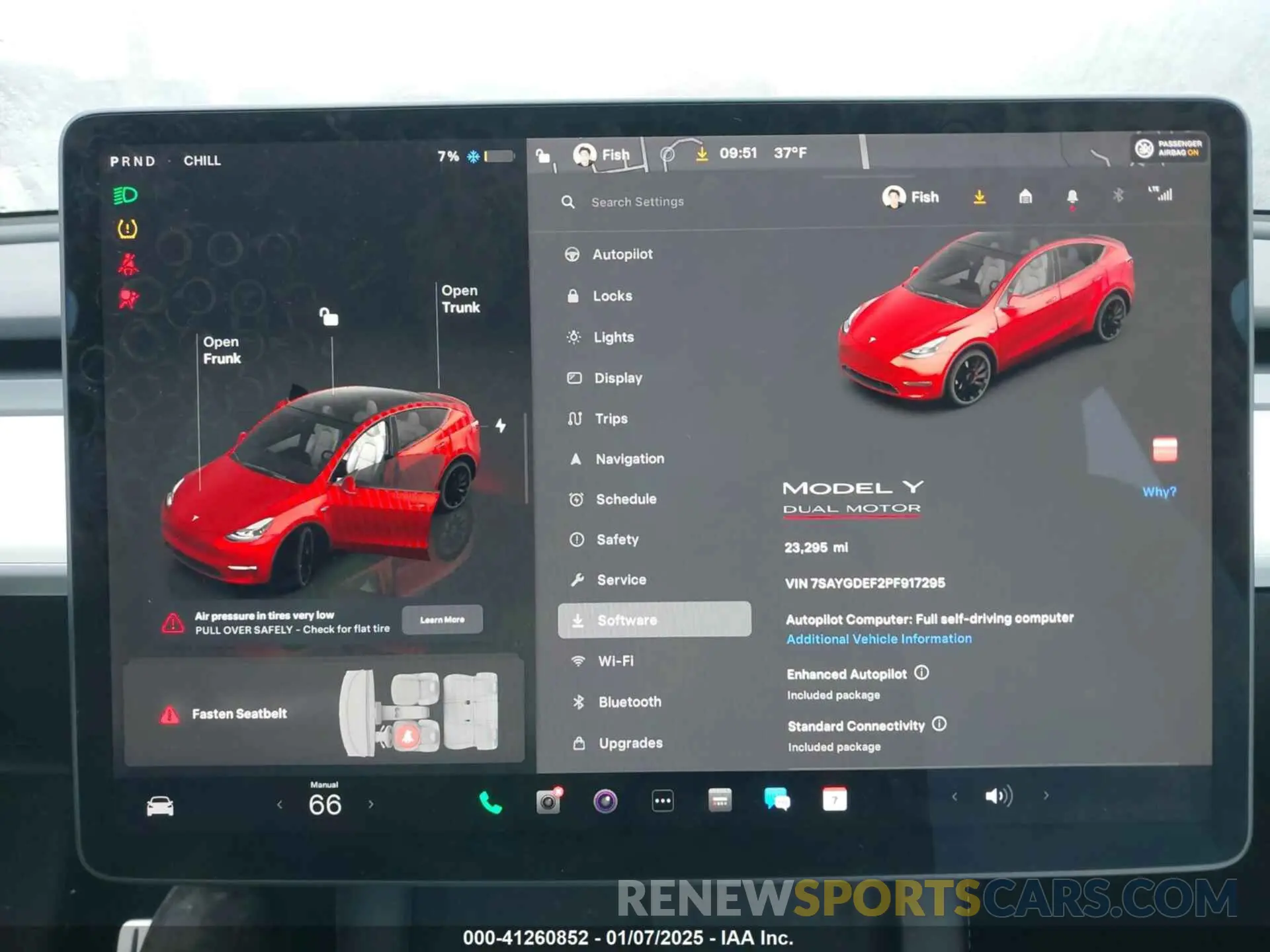 18 Photograph of a damaged car 7SAYGDEF2PF917295 TESLA MODEL Y 2023