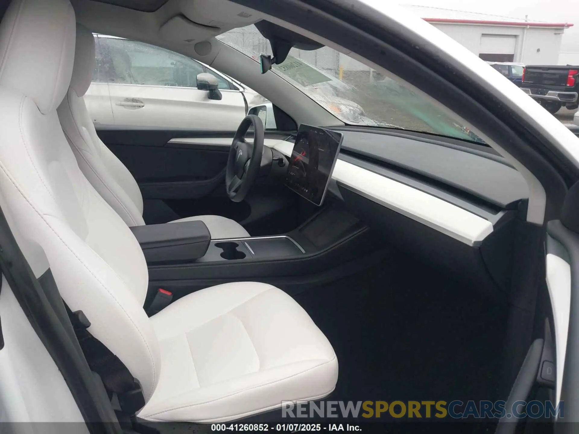 5 Photograph of a damaged car 7SAYGDEF2PF917295 TESLA MODEL Y 2023