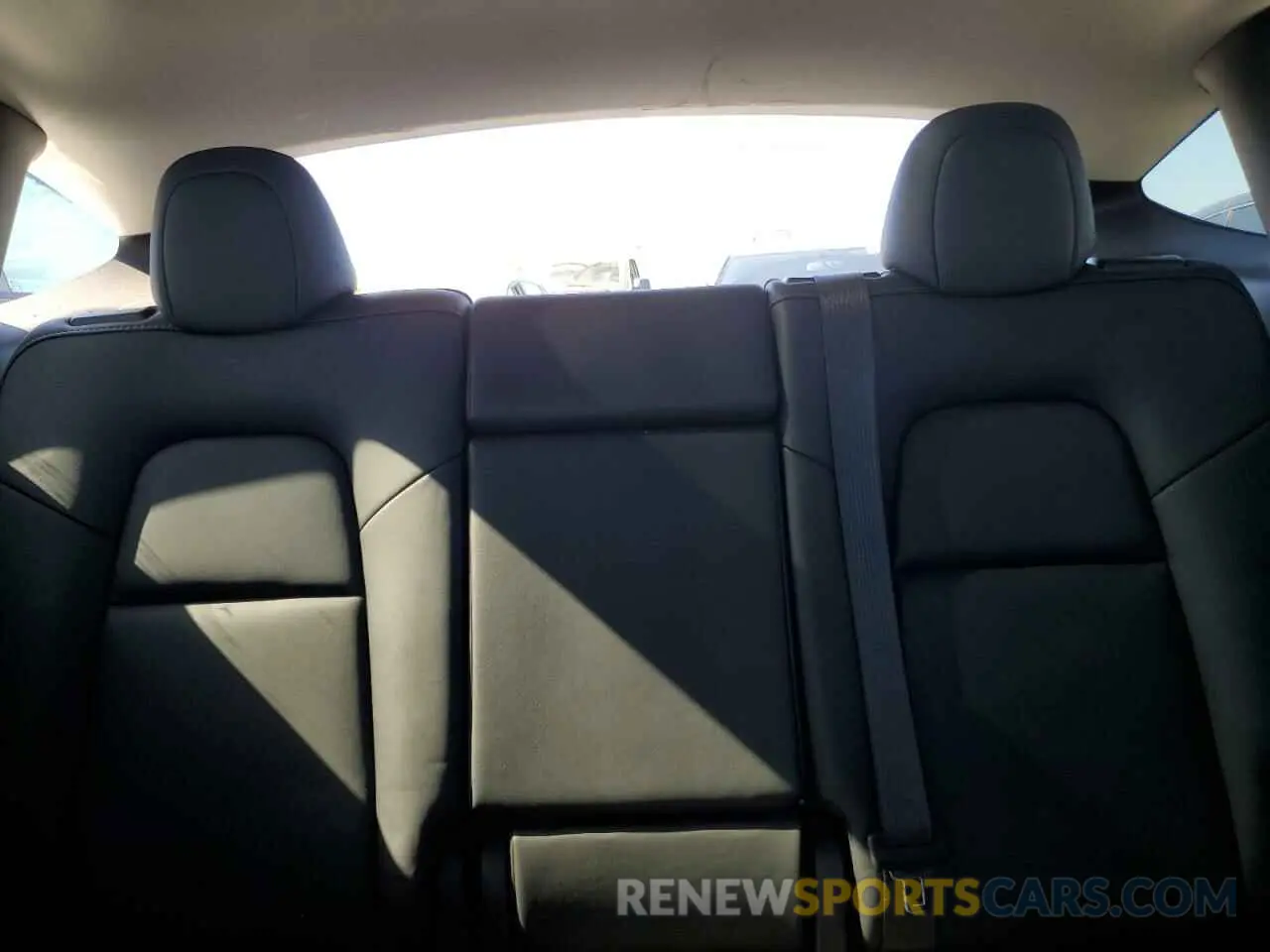 10 Photograph of a damaged car 7SAYGDEF2PF943315 TESLA MODEL Y 2023