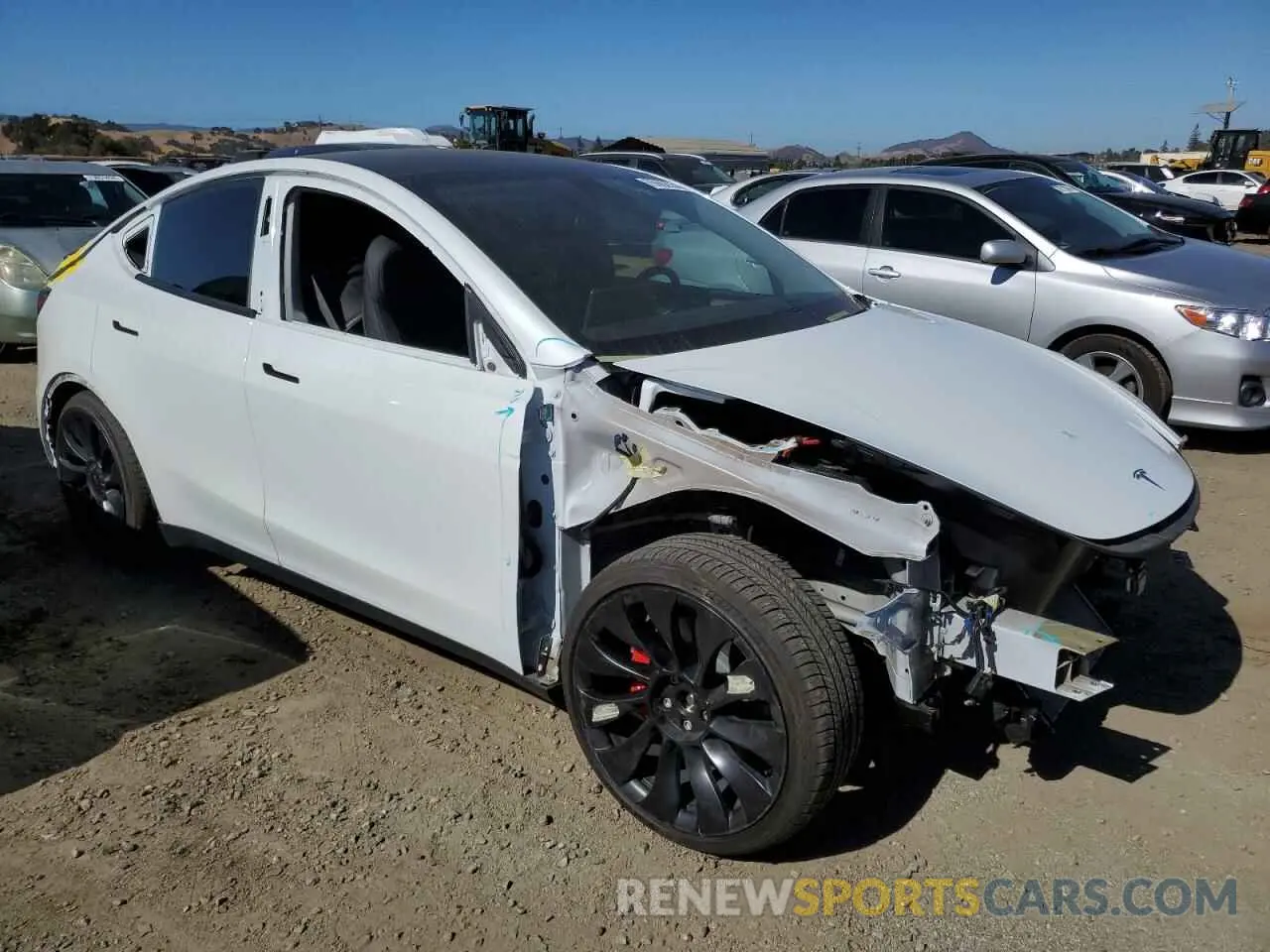 4 Photograph of a damaged car 7SAYGDEF2PF943315 TESLA MODEL Y 2023