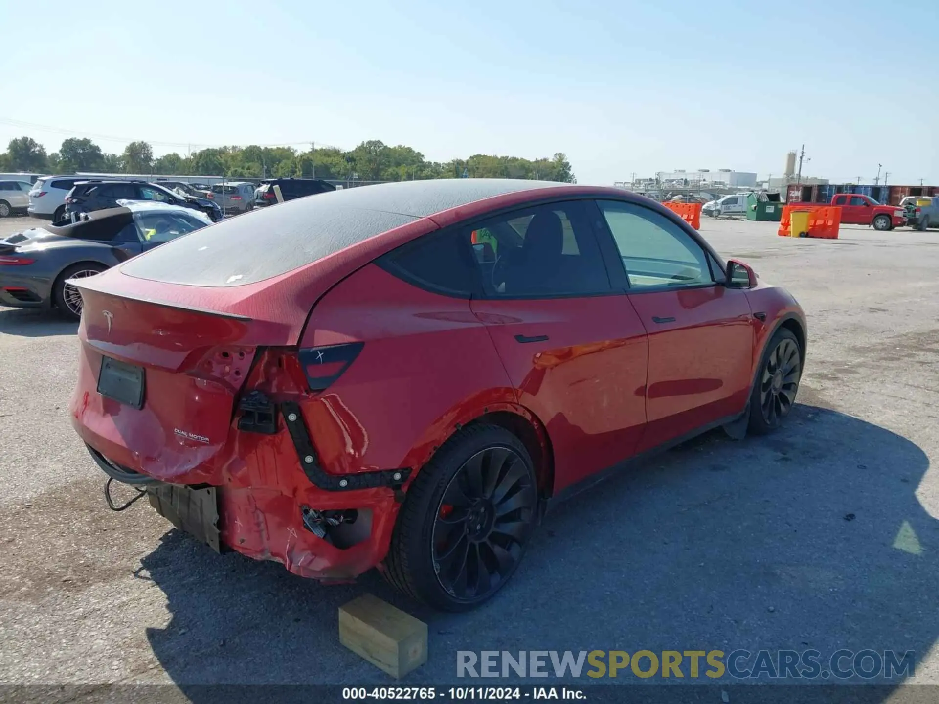 4 Photograph of a damaged car 7SAYGDEF2PF972183 TESLA MODEL Y 2023