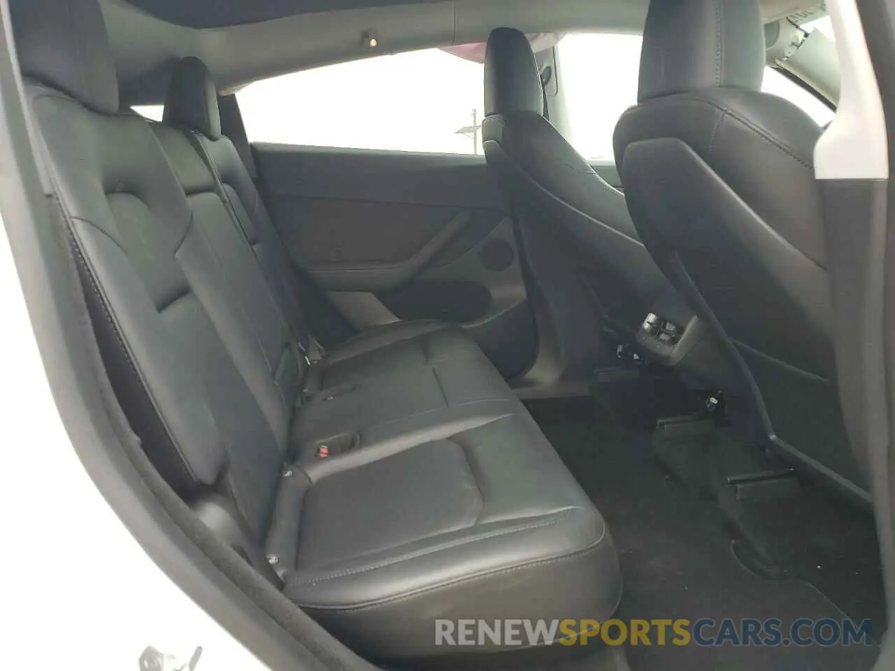 11 Photograph of a damaged car 7SAYGDEF3PF708311 TESLA MODEL Y 2023
