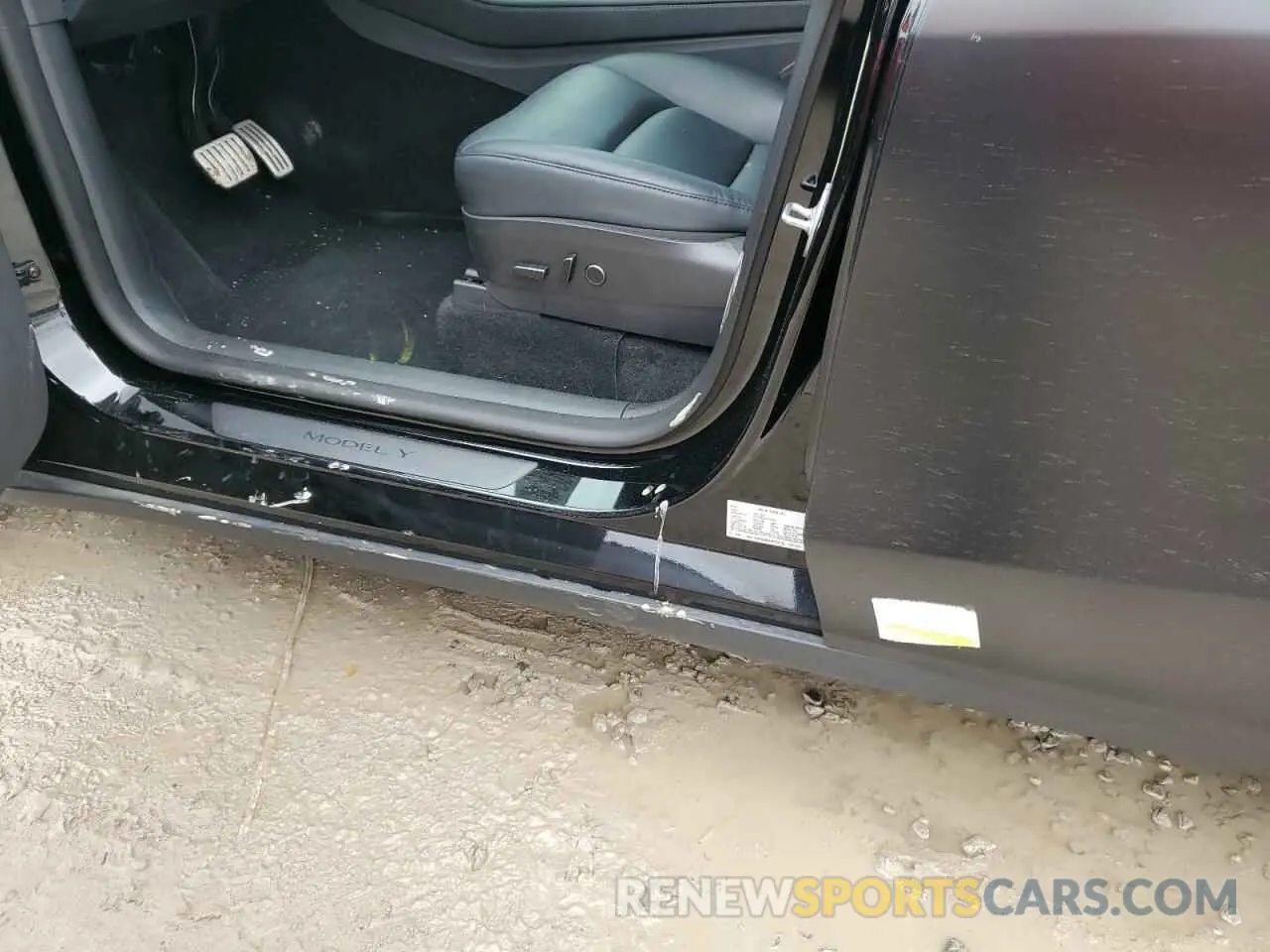 13 Photograph of a damaged car 7SAYGDEF3PF714156 TESLA MODEL Y 2023