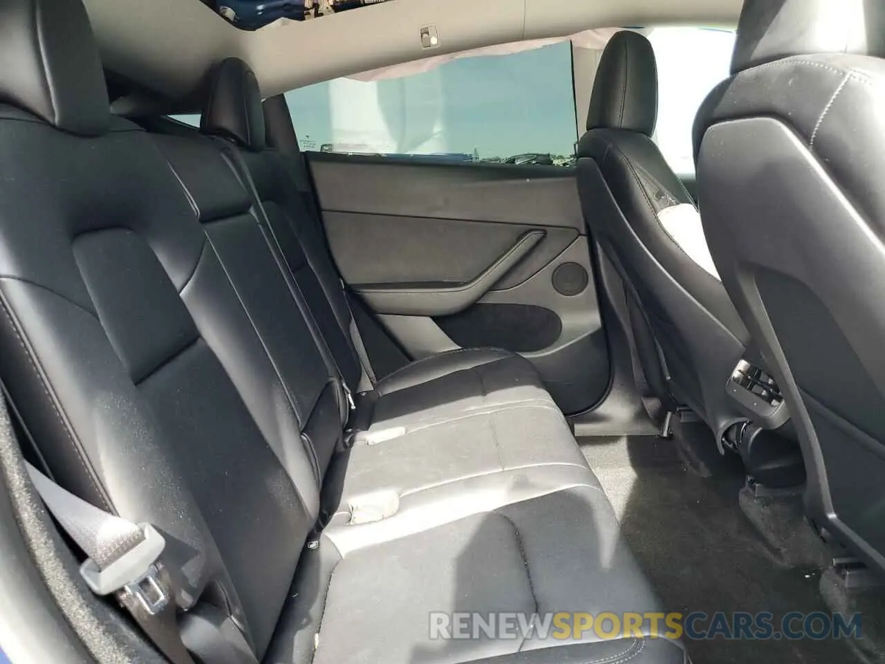 10 Photograph of a damaged car 7SAYGDEF3PF752745 TESLA MODEL Y 2023