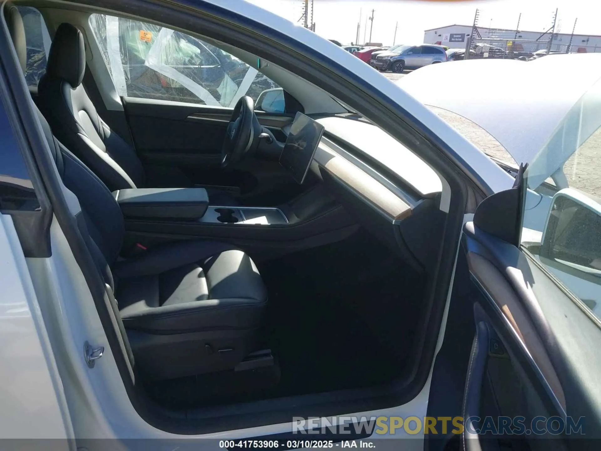 5 Photograph of a damaged car 7SAYGDEF3PF761252 TESLA MODEL Y 2023