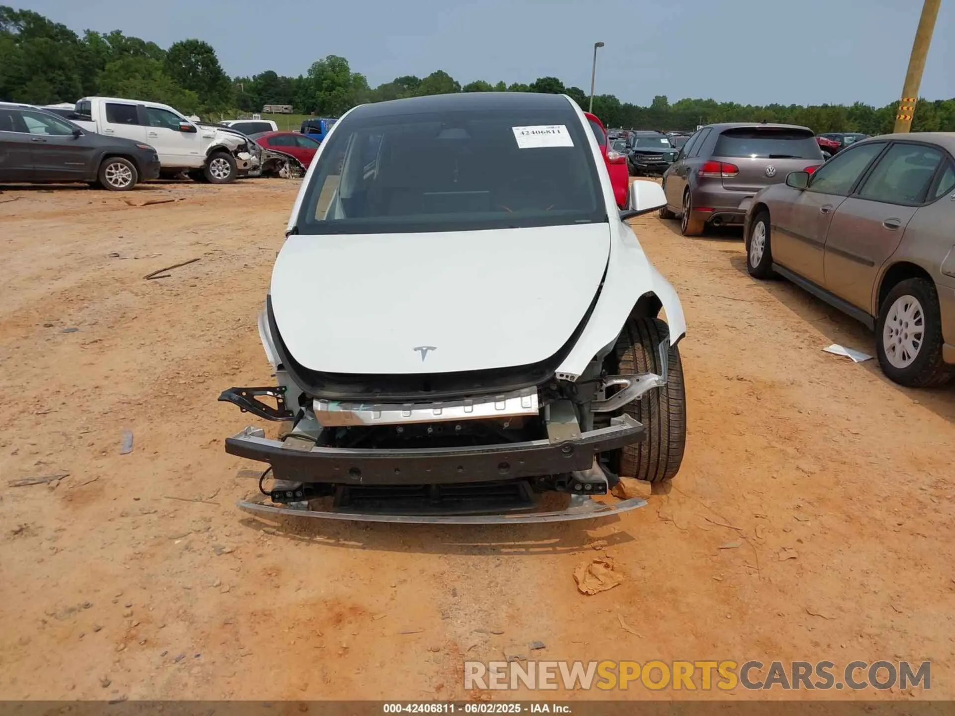13 Photograph of a damaged car 7SAYGDEF3PF800681 TESLA MODEL Y 2023