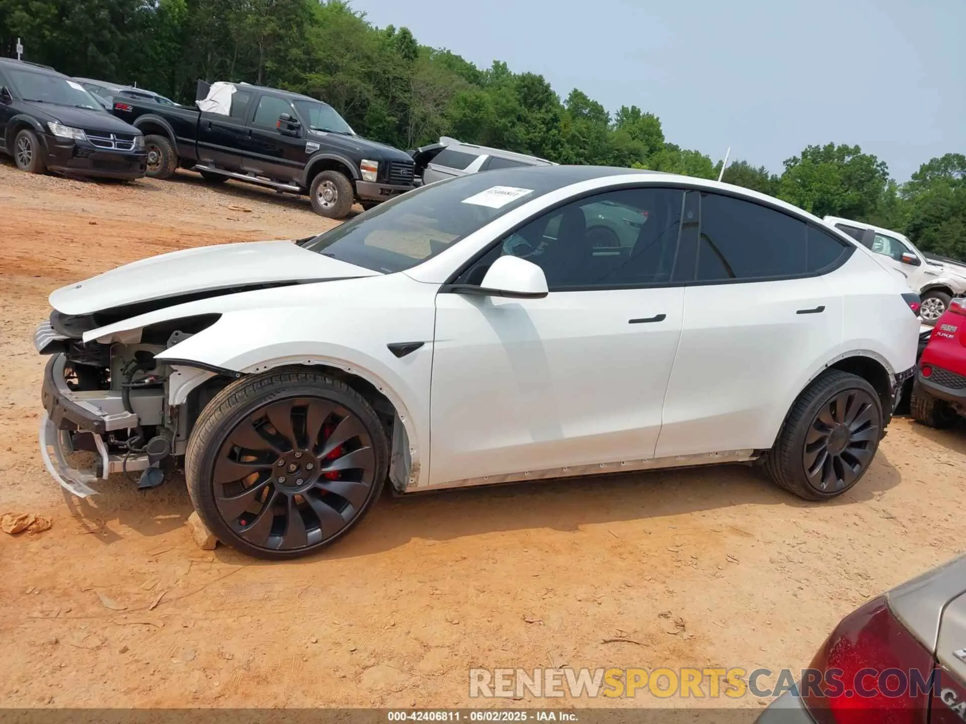 15 Photograph of a damaged car 7SAYGDEF3PF800681 TESLA MODEL Y 2023