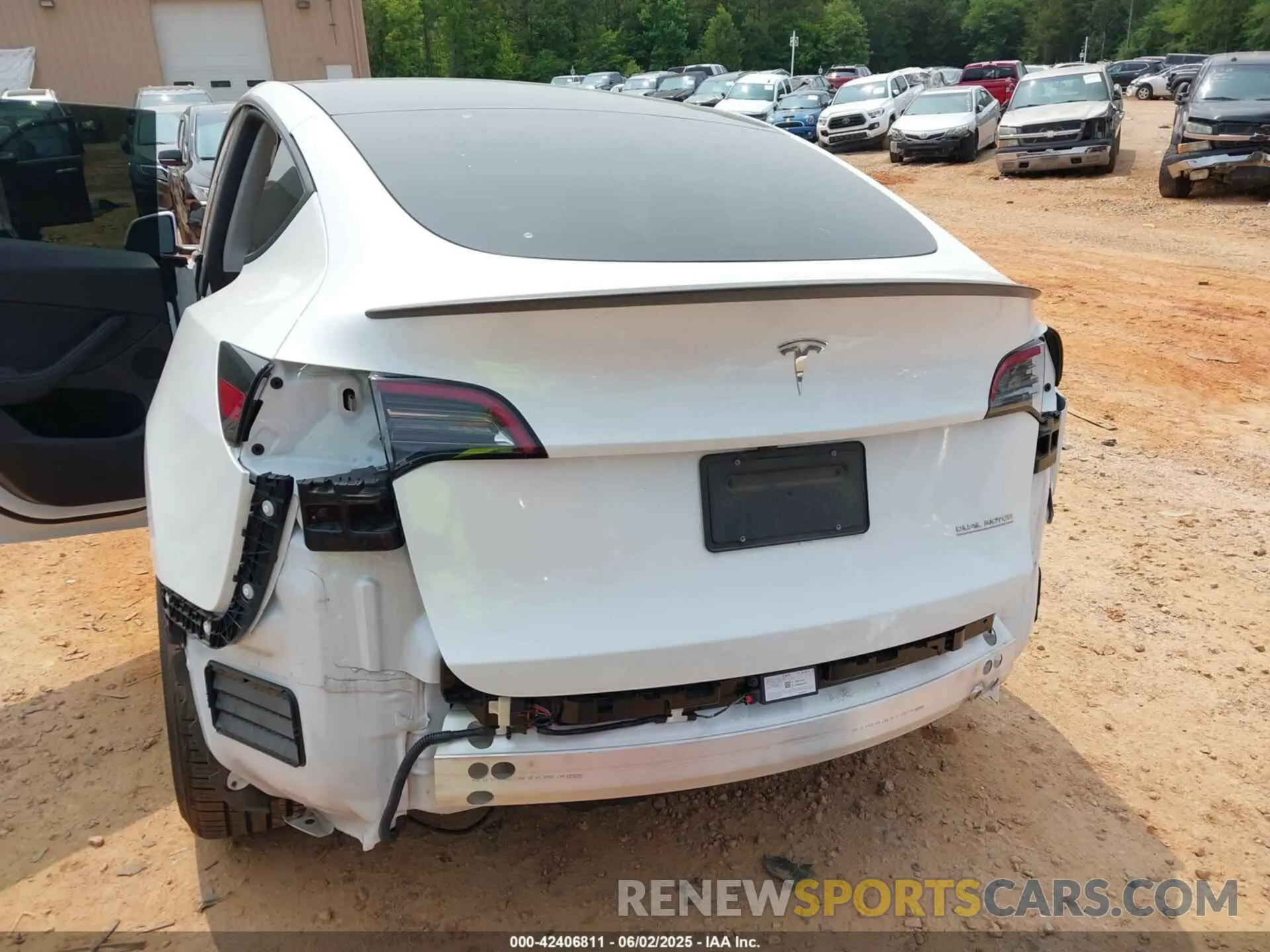 17 Photograph of a damaged car 7SAYGDEF3PF800681 TESLA MODEL Y 2023