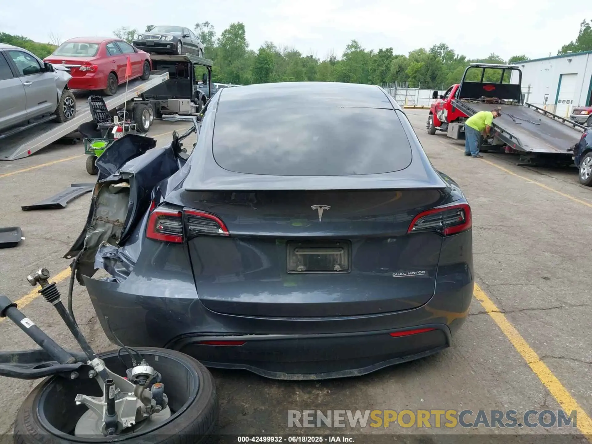 16 Photograph of a damaged car 7SAYGDEF3PF801796 TESLA MODEL Y 2023
