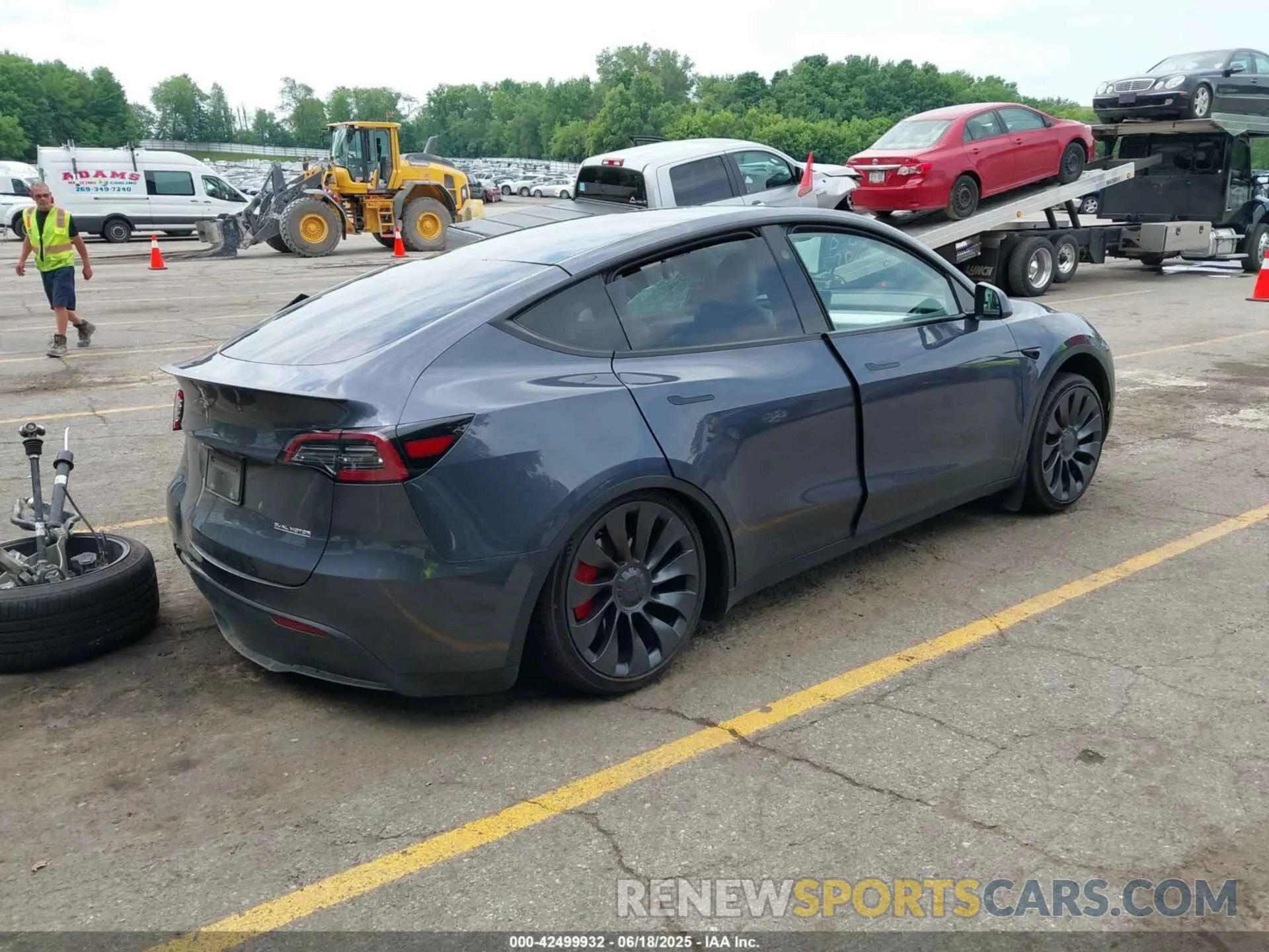 4 Photograph of a damaged car 7SAYGDEF3PF801796 TESLA MODEL Y 2023