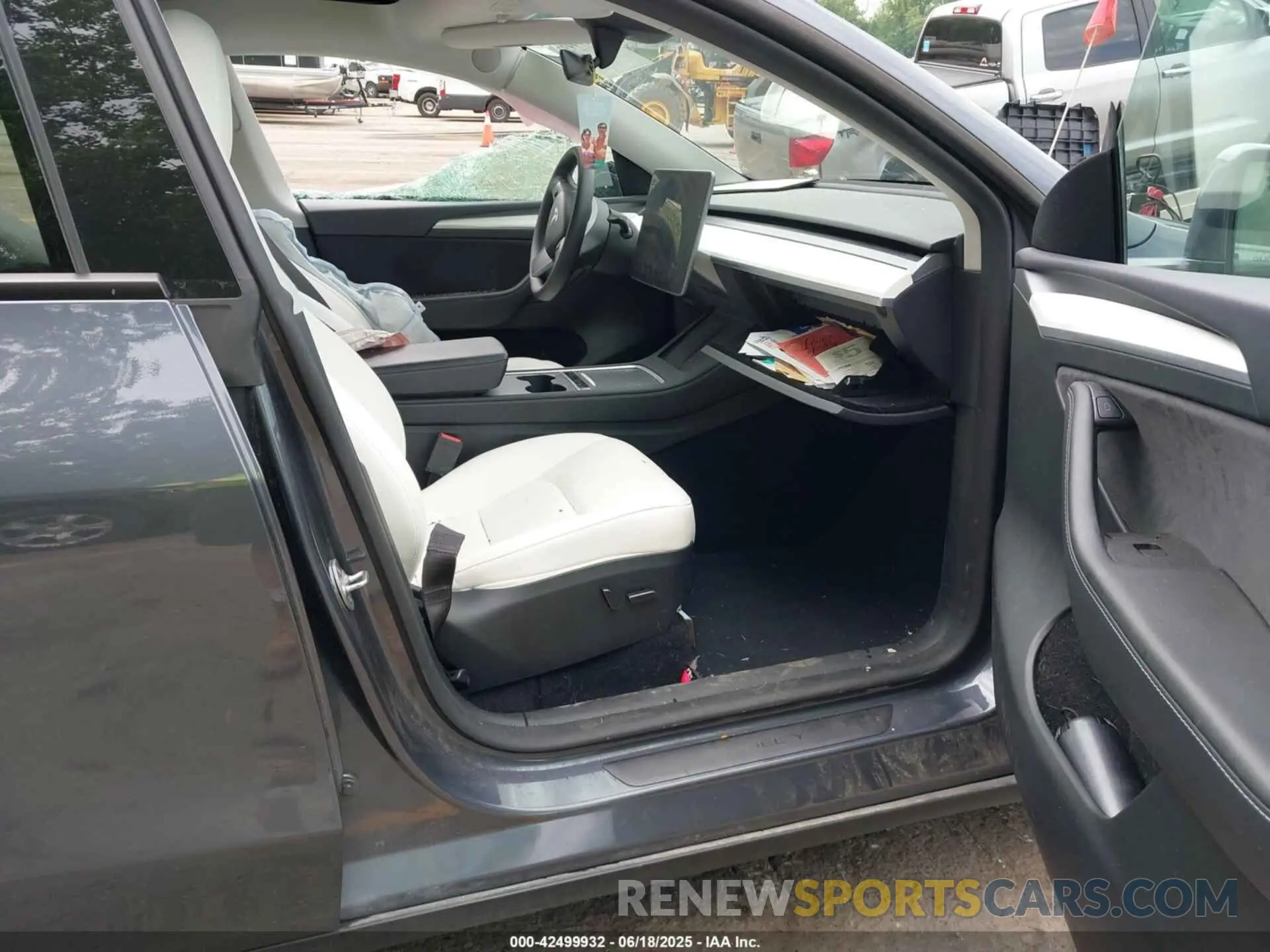5 Photograph of a damaged car 7SAYGDEF3PF801796 TESLA MODEL Y 2023