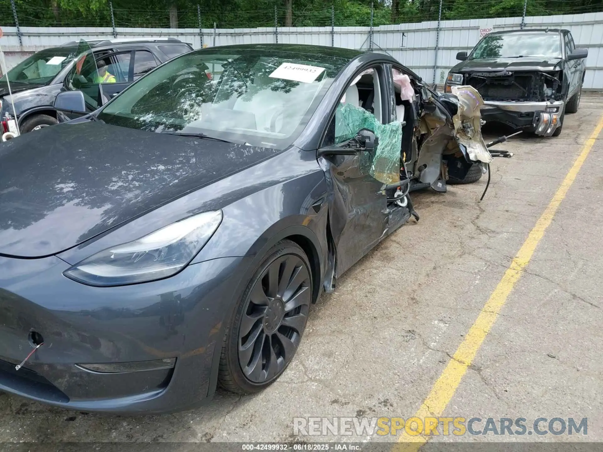 6 Photograph of a damaged car 7SAYGDEF3PF801796 TESLA MODEL Y 2023
