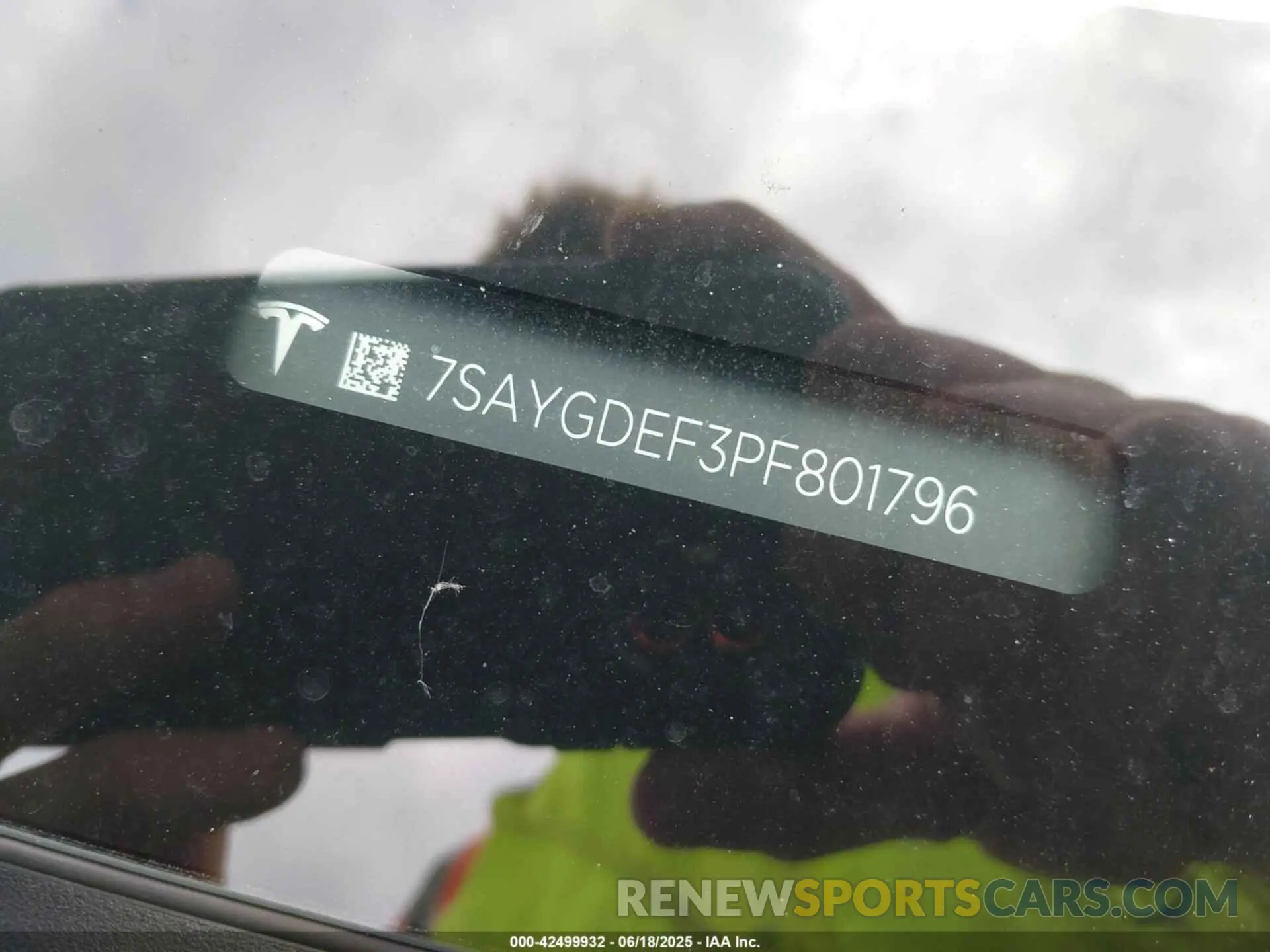 9 Photograph of a damaged car 7SAYGDEF3PF801796 TESLA MODEL Y 2023
