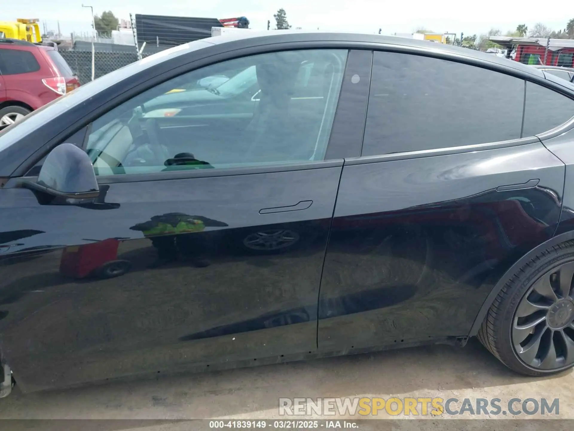 15 Photograph of a damaged car 7SAYGDEF3PF834863 TESLA MODEL Y 2023