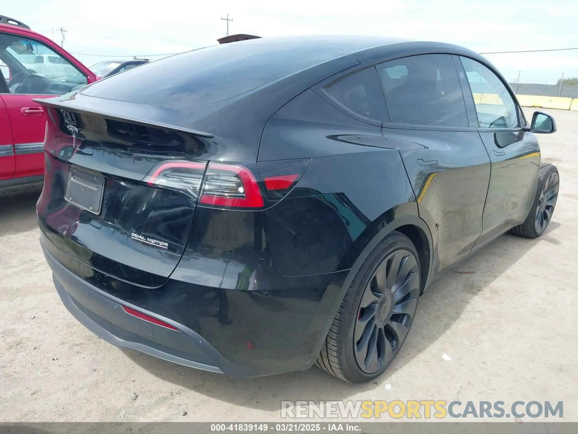 4 Photograph of a damaged car 7SAYGDEF3PF834863 TESLA MODEL Y 2023