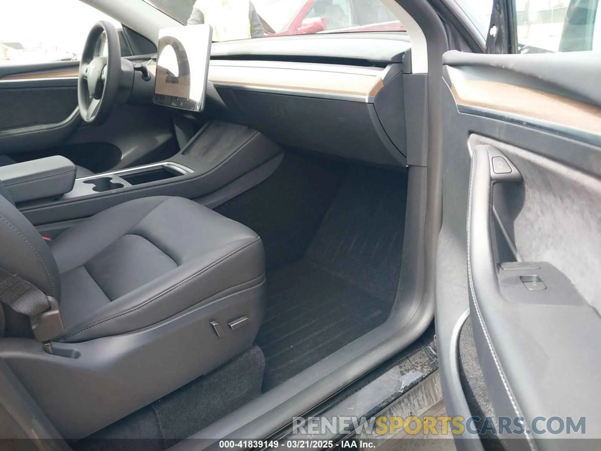 5 Photograph of a damaged car 7SAYGDEF3PF834863 TESLA MODEL Y 2023