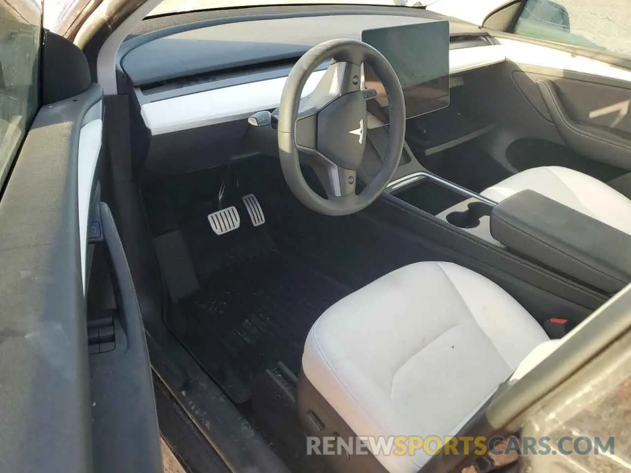 8 Photograph of a damaged car 7SAYGDEF3PF904751 TESLA MODEL Y 2023