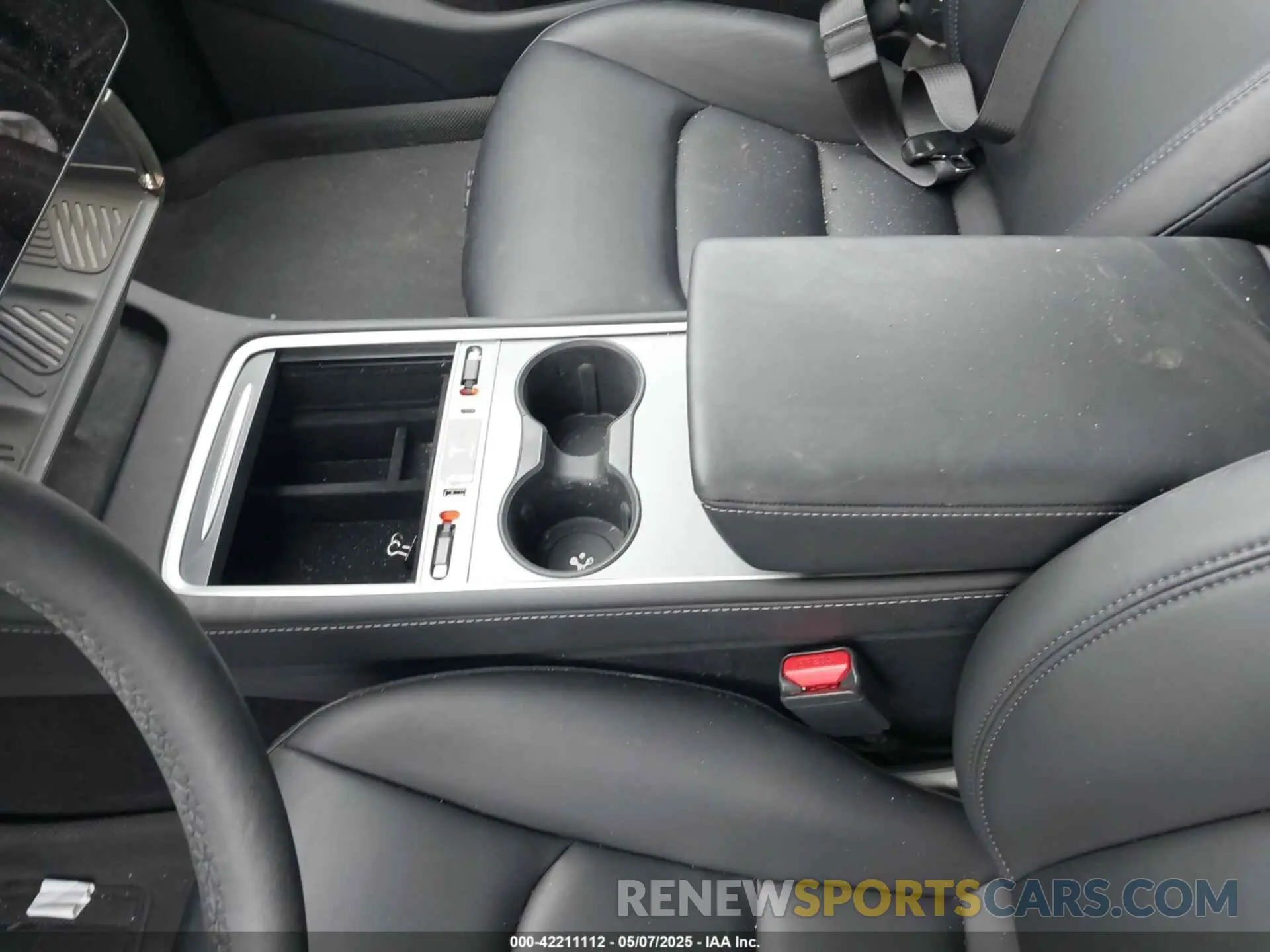 18 Photograph of a damaged car 7SAYGDEF4PF709015 TESLA MODEL Y 2023