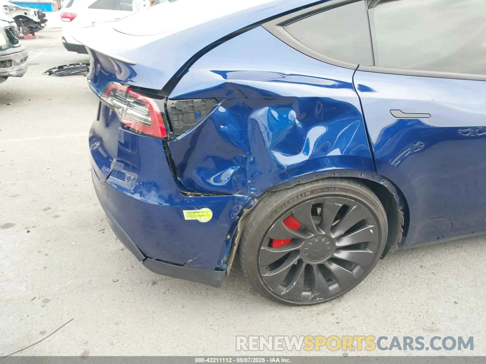 19 Photograph of a damaged car 7SAYGDEF4PF709015 TESLA MODEL Y 2023