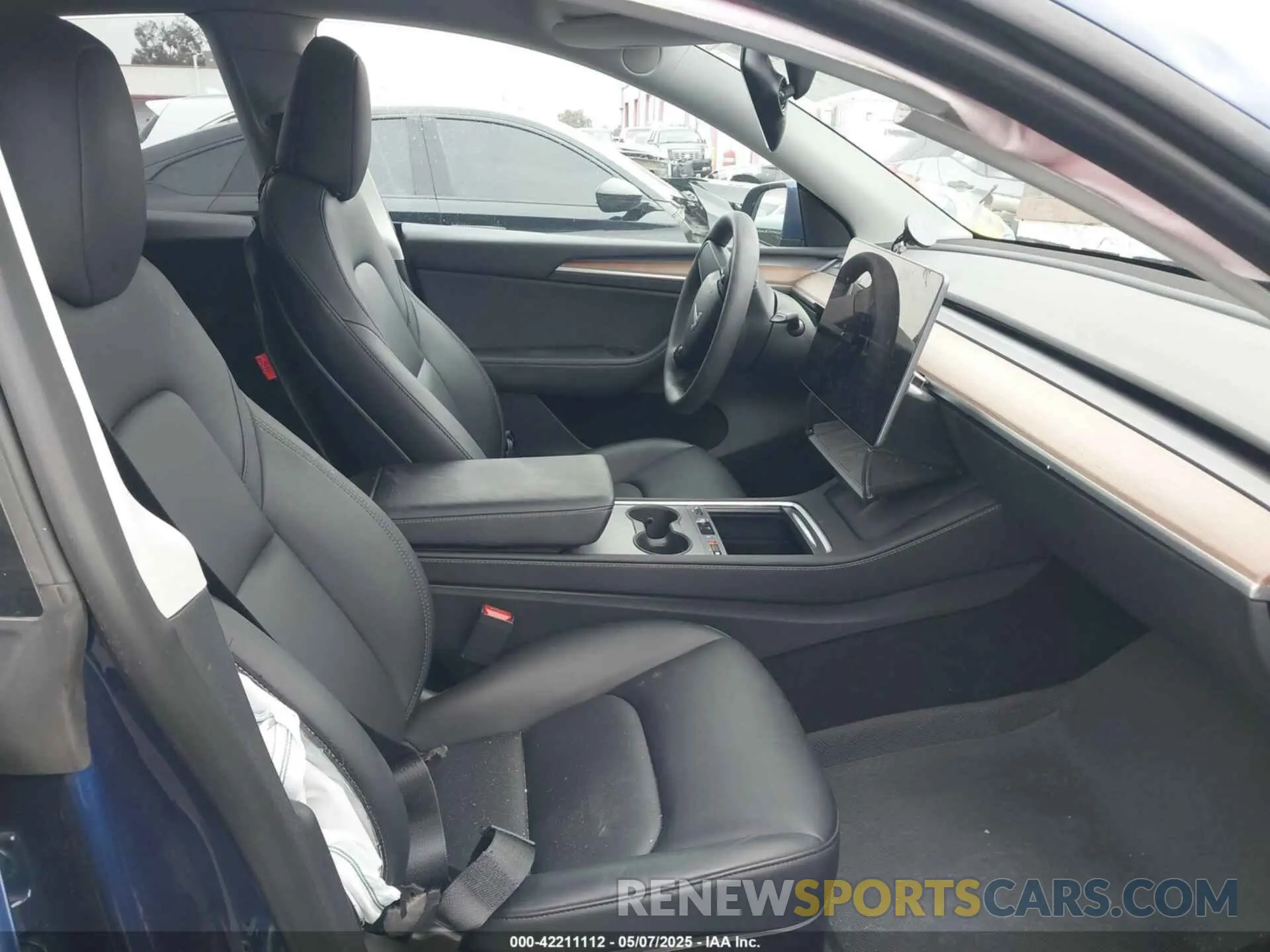 5 Photograph of a damaged car 7SAYGDEF4PF709015 TESLA MODEL Y 2023