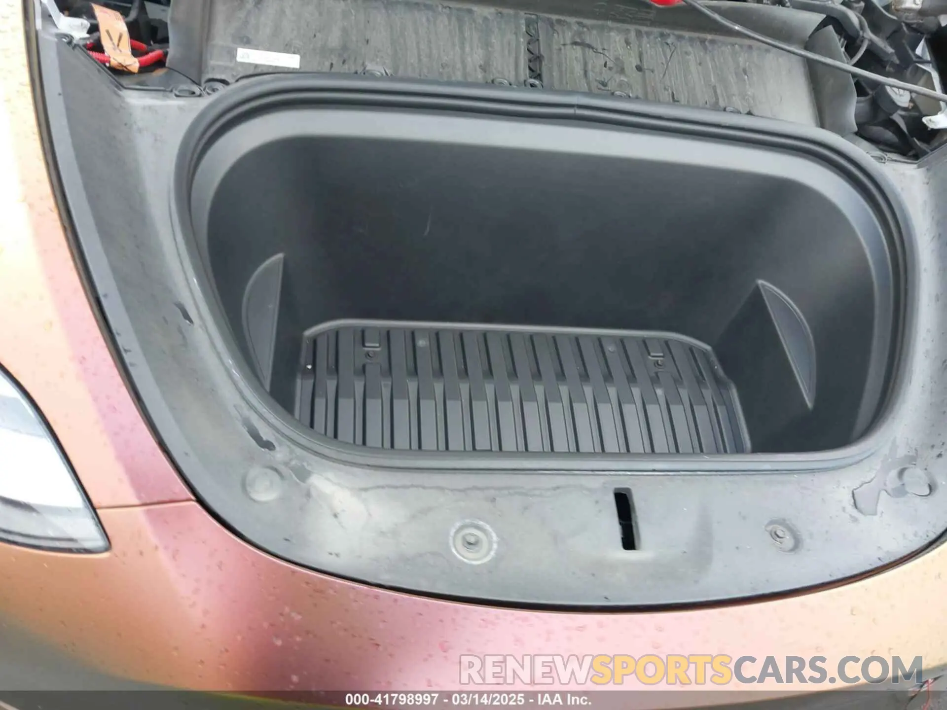 10 Photograph of a damaged car 7SAYGDEF4PF738885 TESLA MODEL Y 2023