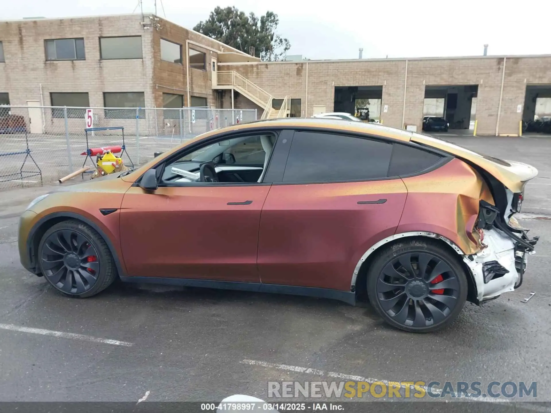 14 Photograph of a damaged car 7SAYGDEF4PF738885 TESLA MODEL Y 2023