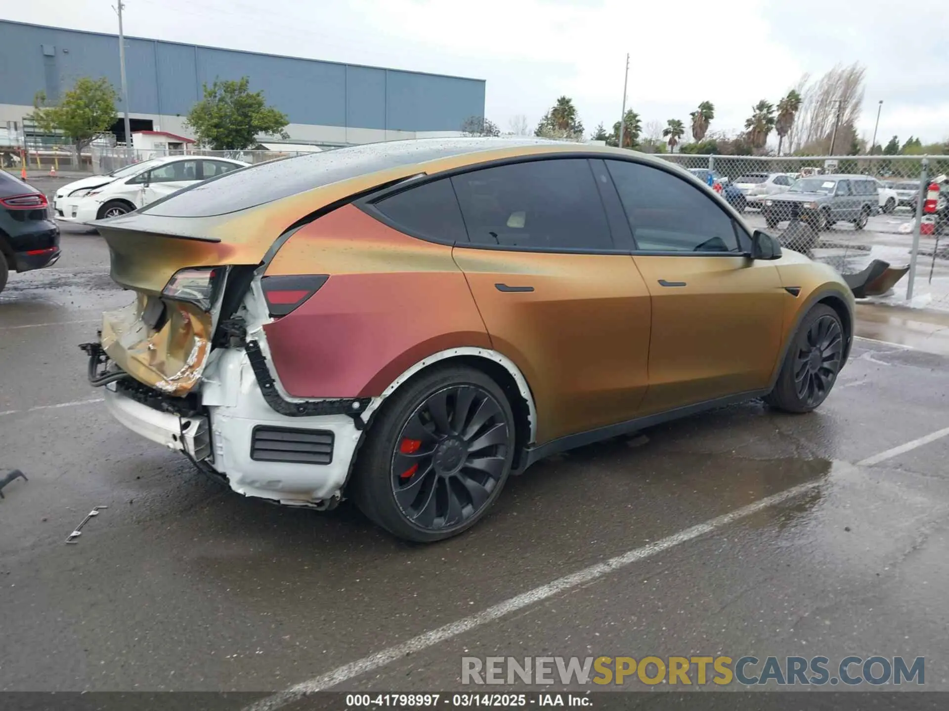 4 Photograph of a damaged car 7SAYGDEF4PF738885 TESLA MODEL Y 2023