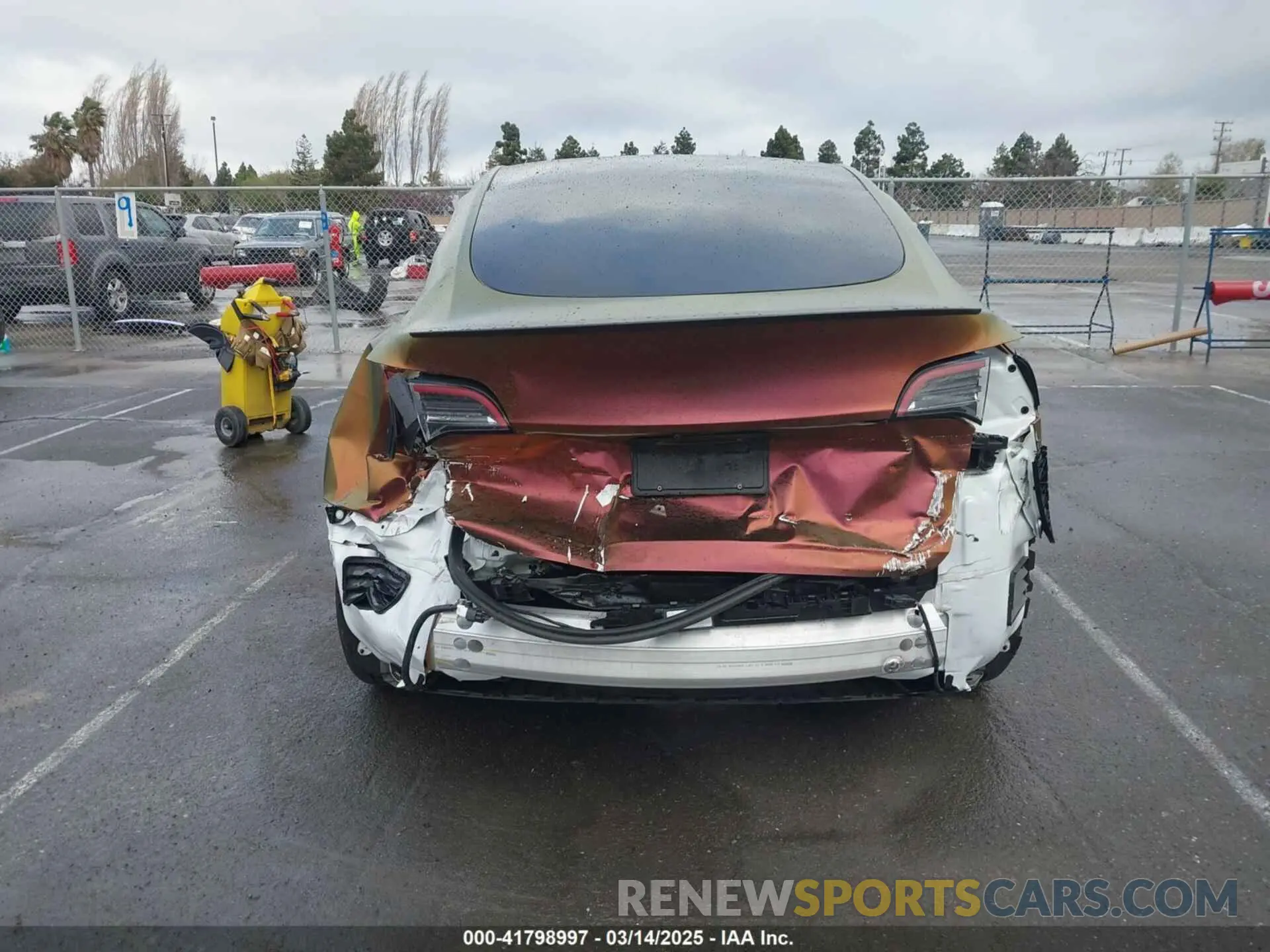 6 Photograph of a damaged car 7SAYGDEF4PF738885 TESLA MODEL Y 2023