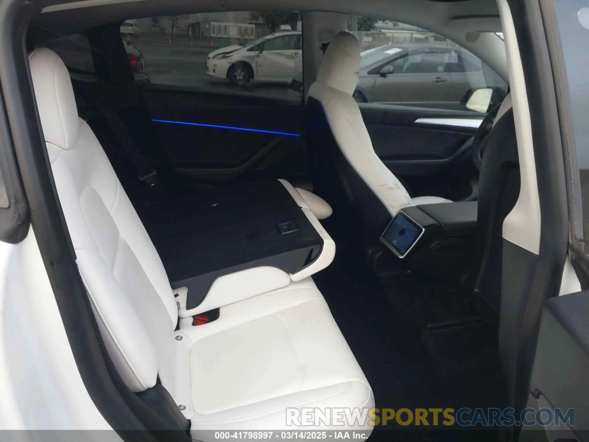 8 Photograph of a damaged car 7SAYGDEF4PF738885 TESLA MODEL Y 2023