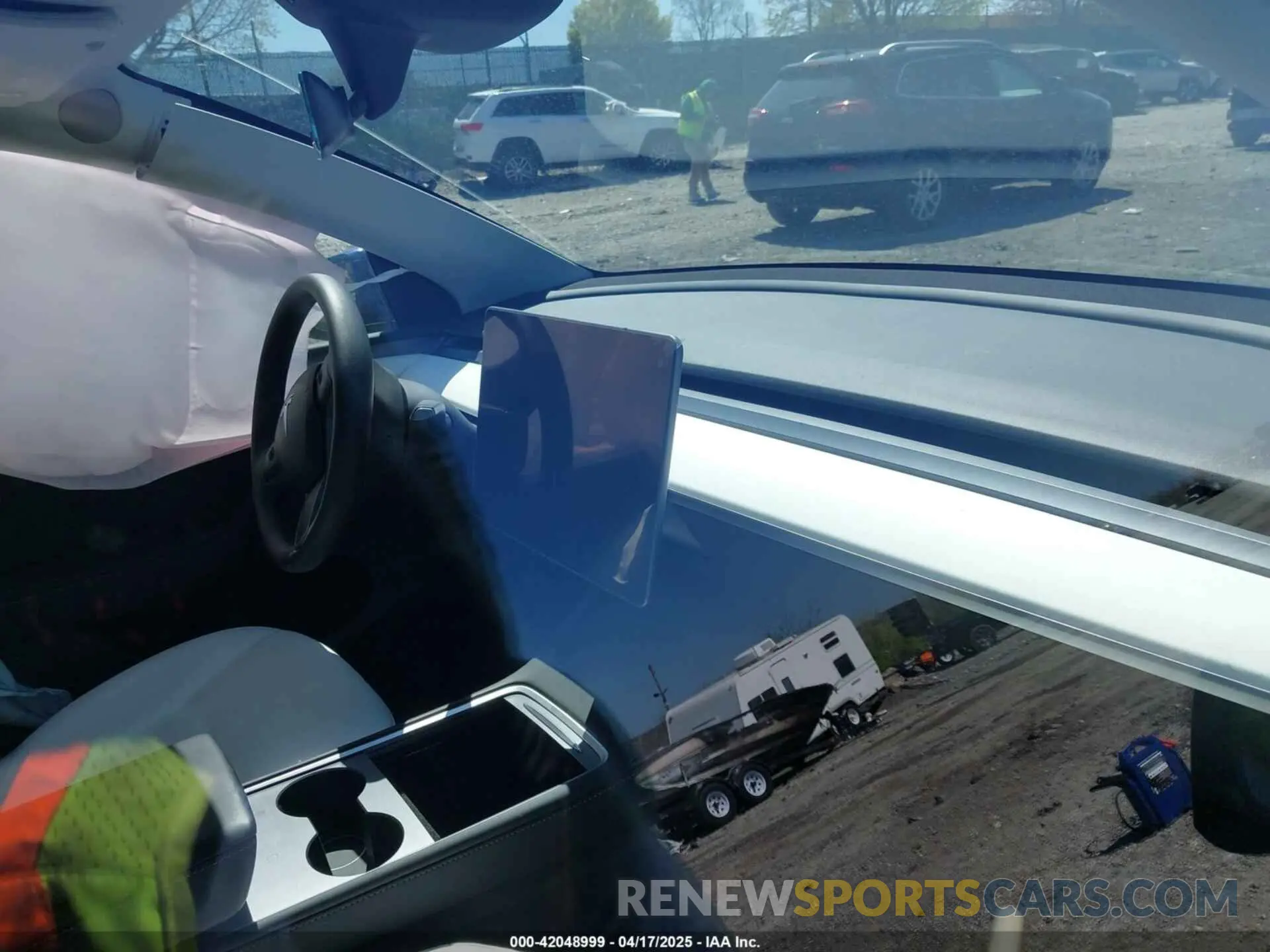 14 Photograph of a damaged car 7SAYGDEF4PF844933 TESLA MODEL Y 2023