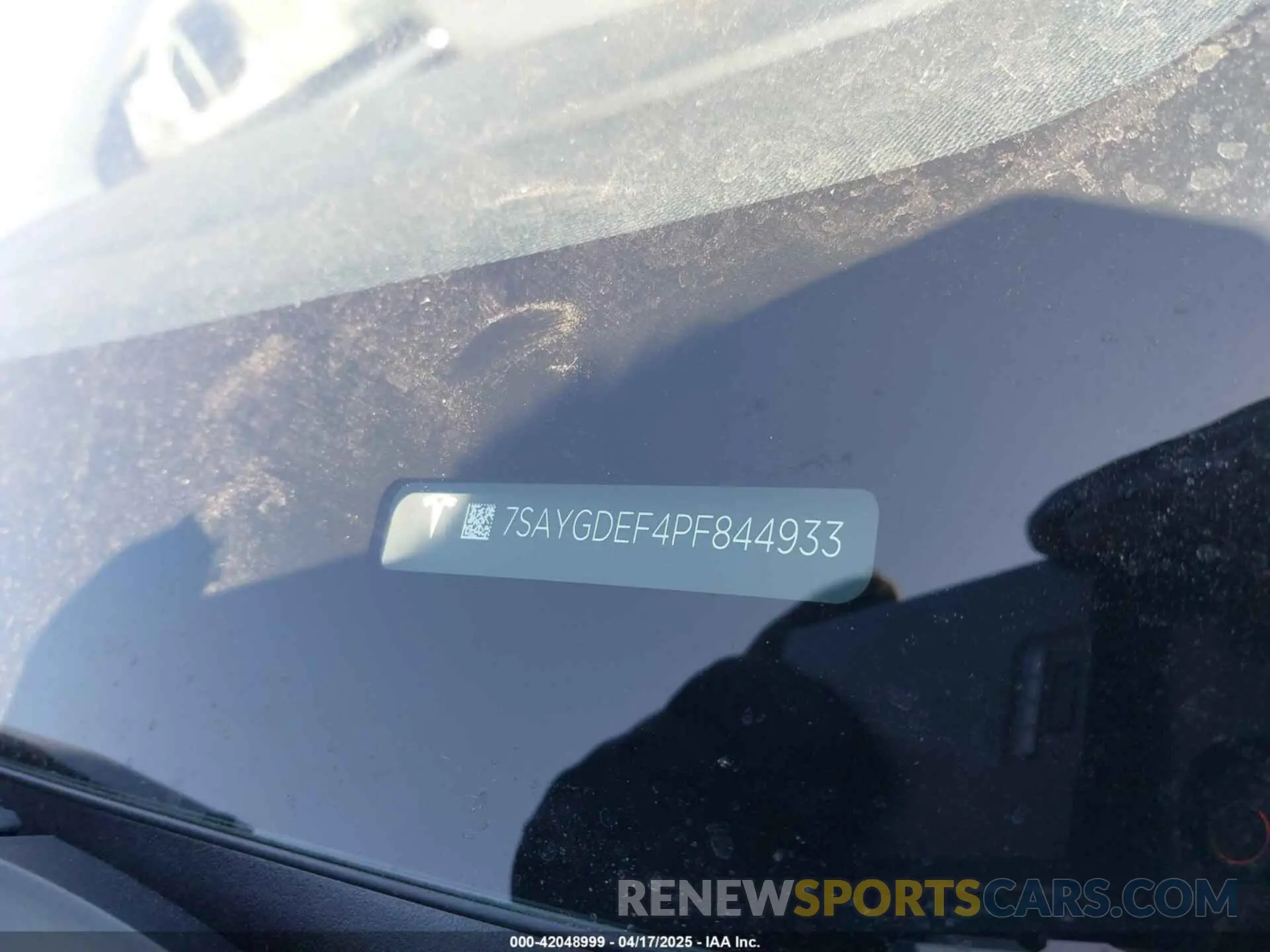 9 Photograph of a damaged car 7SAYGDEF4PF844933 TESLA MODEL Y 2023