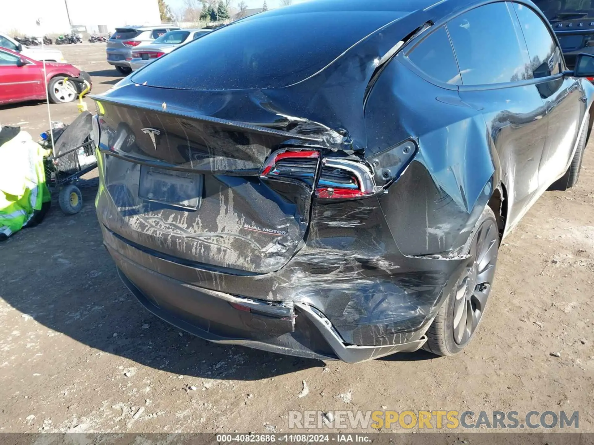 6 Photograph of a damaged car 7SAYGDEF4PF962268 TESLA MODEL Y 2023
