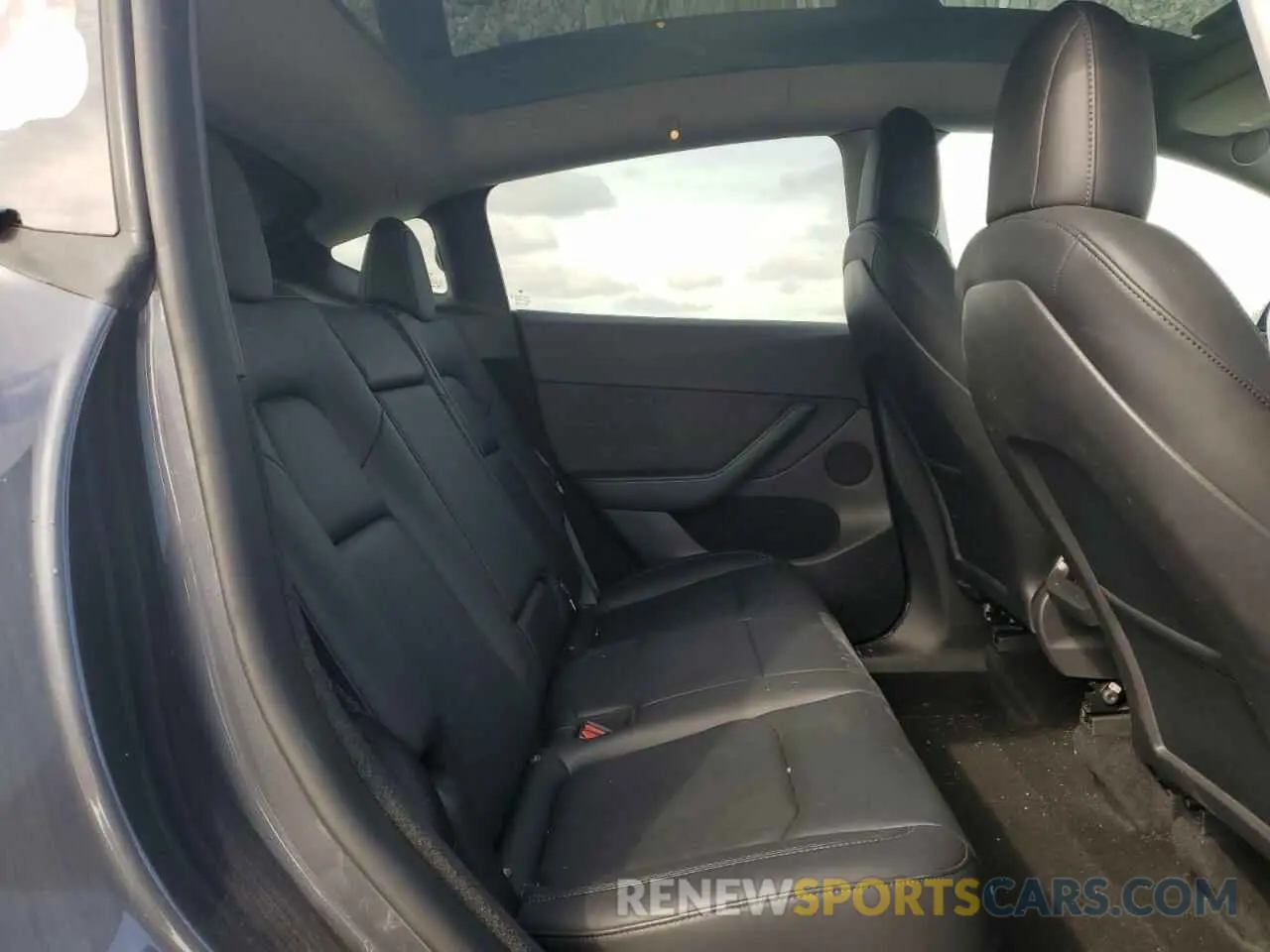 10 Photograph of a damaged car 7SAYGDEF5PF606380 TESLA MODEL Y 2023