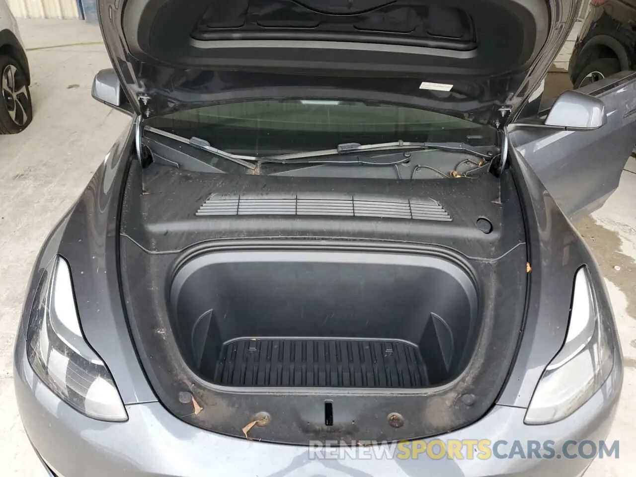 11 Photograph of a damaged car 7SAYGDEF5PF635622 TESLA MODEL Y 2023