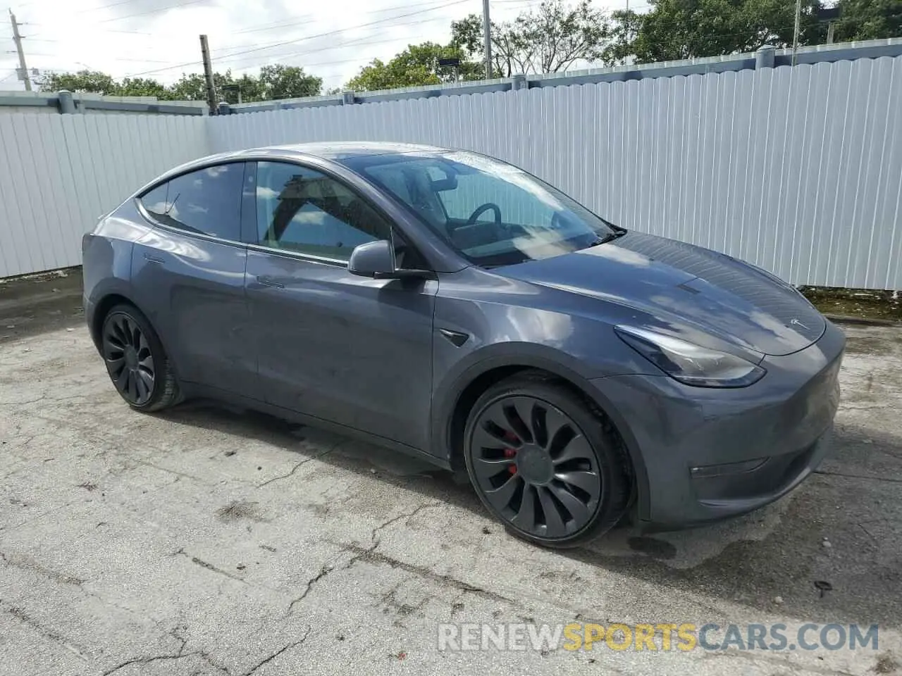 4 Photograph of a damaged car 7SAYGDEF5PF635622 TESLA MODEL Y 2023