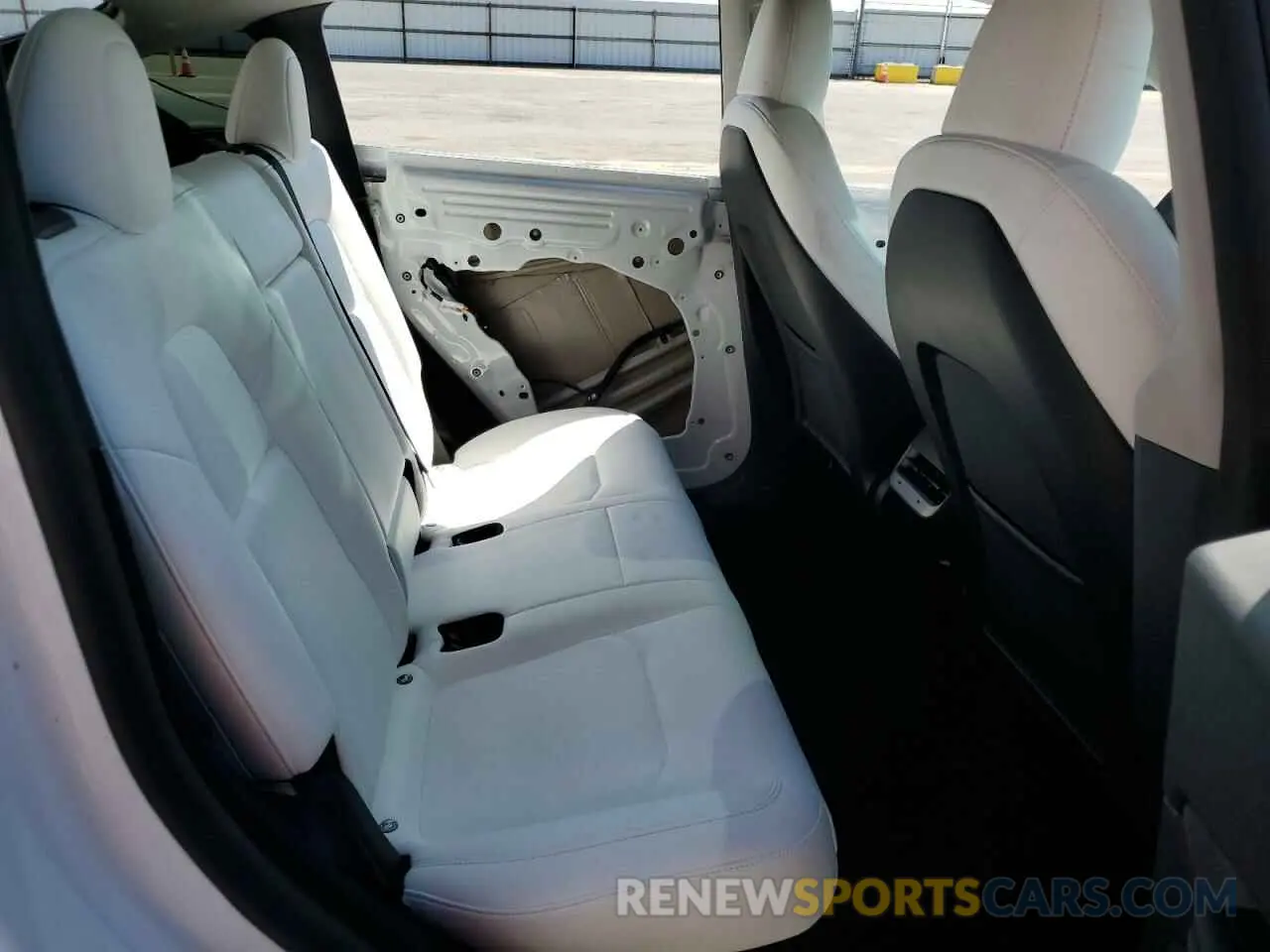 11 Photograph of a damaged car 7SAYGDEF5PF744839 TESLA MODEL Y 2023