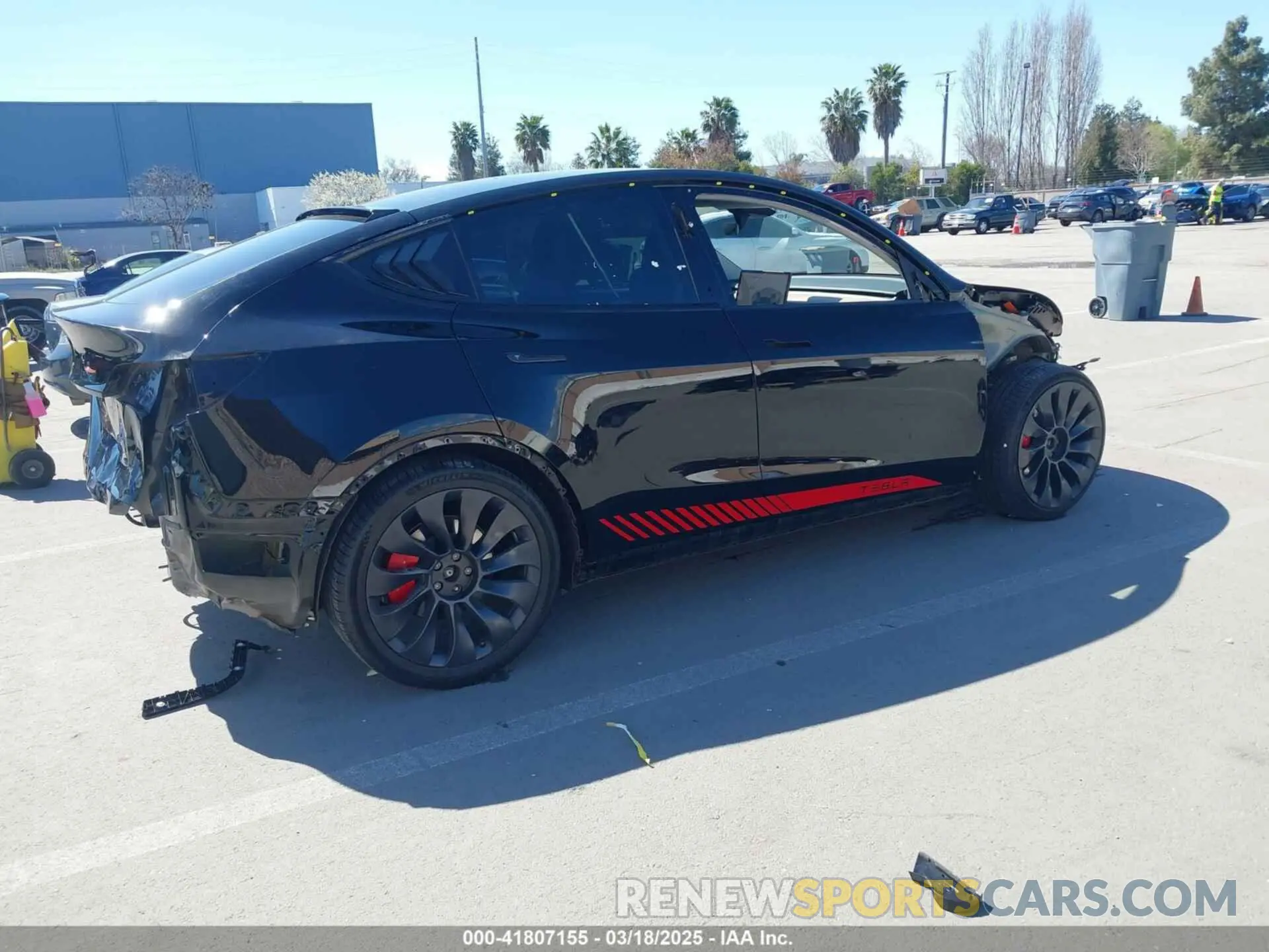 4 Photograph of a damaged car 7SAYGDEF5PF793197 TESLA MODEL Y 2023