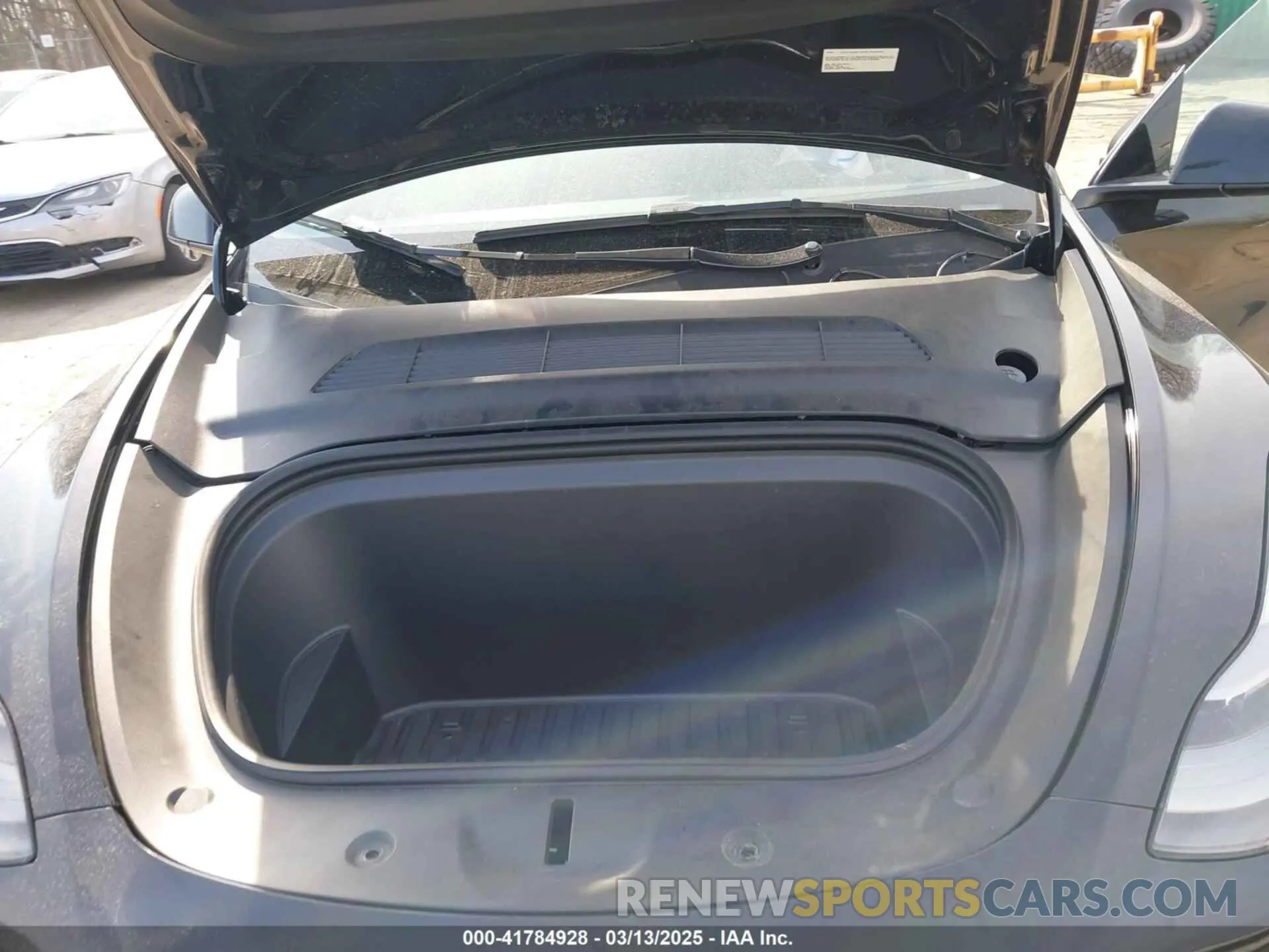 10 Photograph of a damaged car 7SAYGDEF5PF795483 TESLA MODEL Y 2023