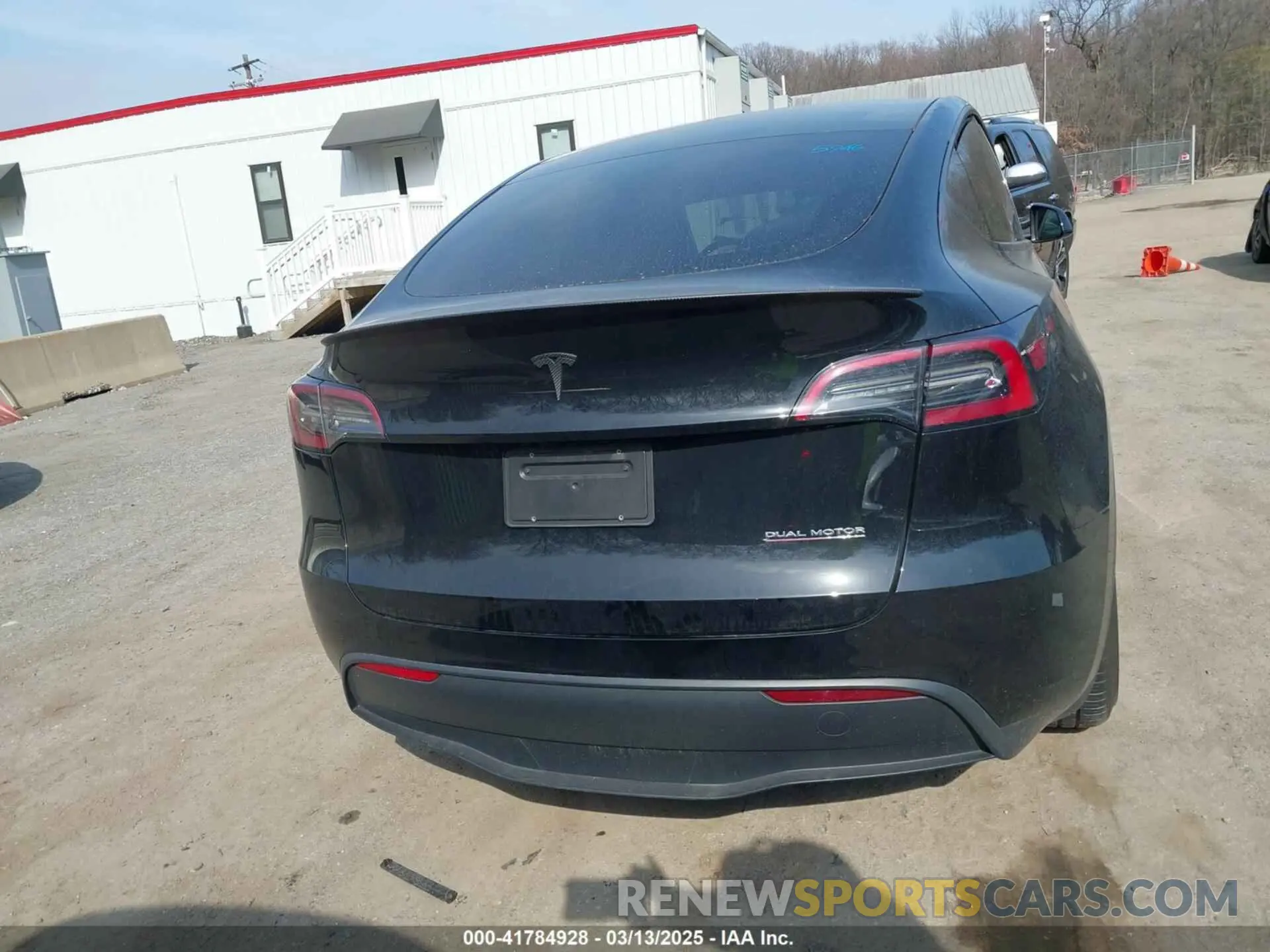 15 Photograph of a damaged car 7SAYGDEF5PF795483 TESLA MODEL Y 2023