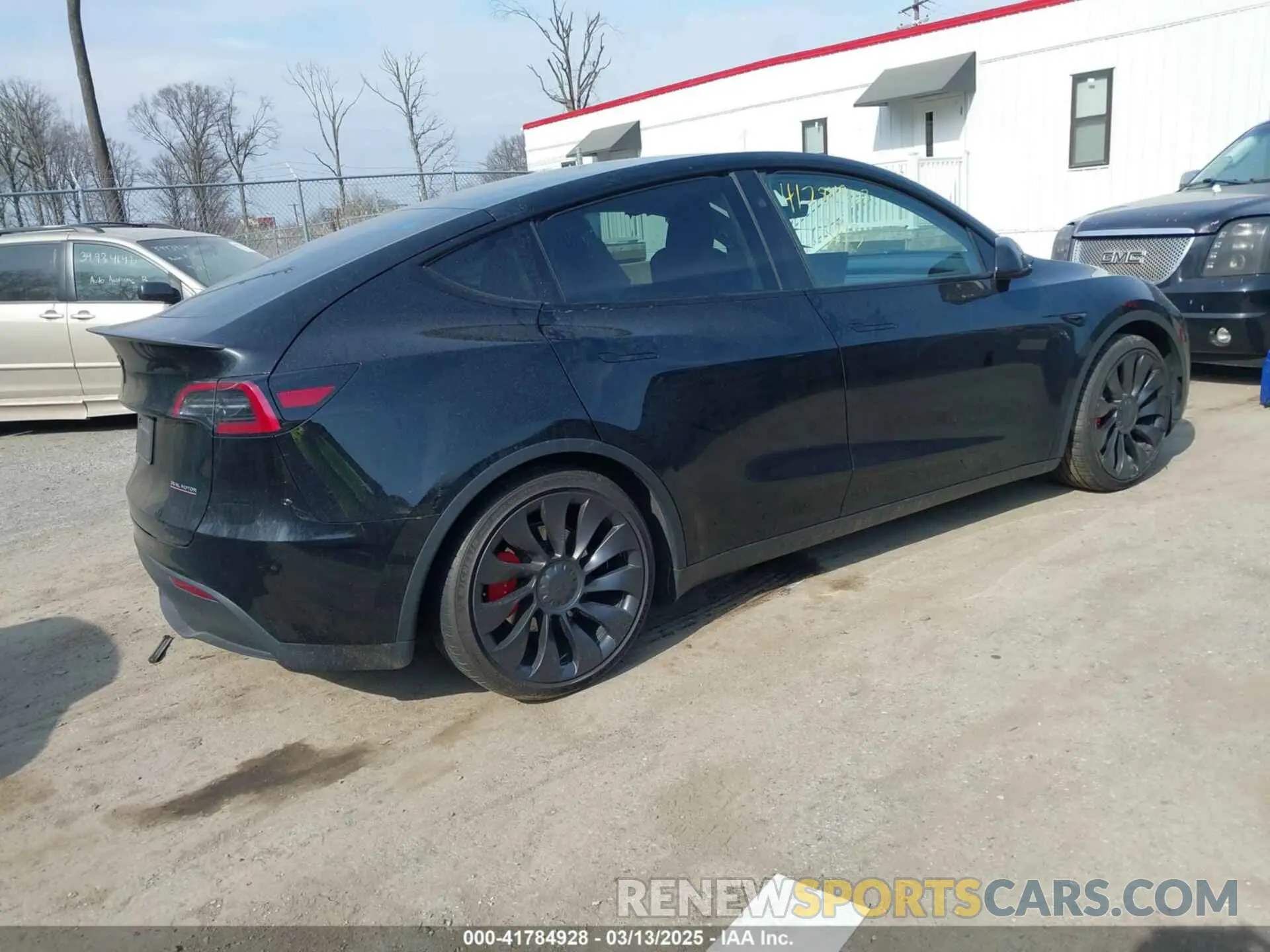 4 Photograph of a damaged car 7SAYGDEF5PF795483 TESLA MODEL Y 2023