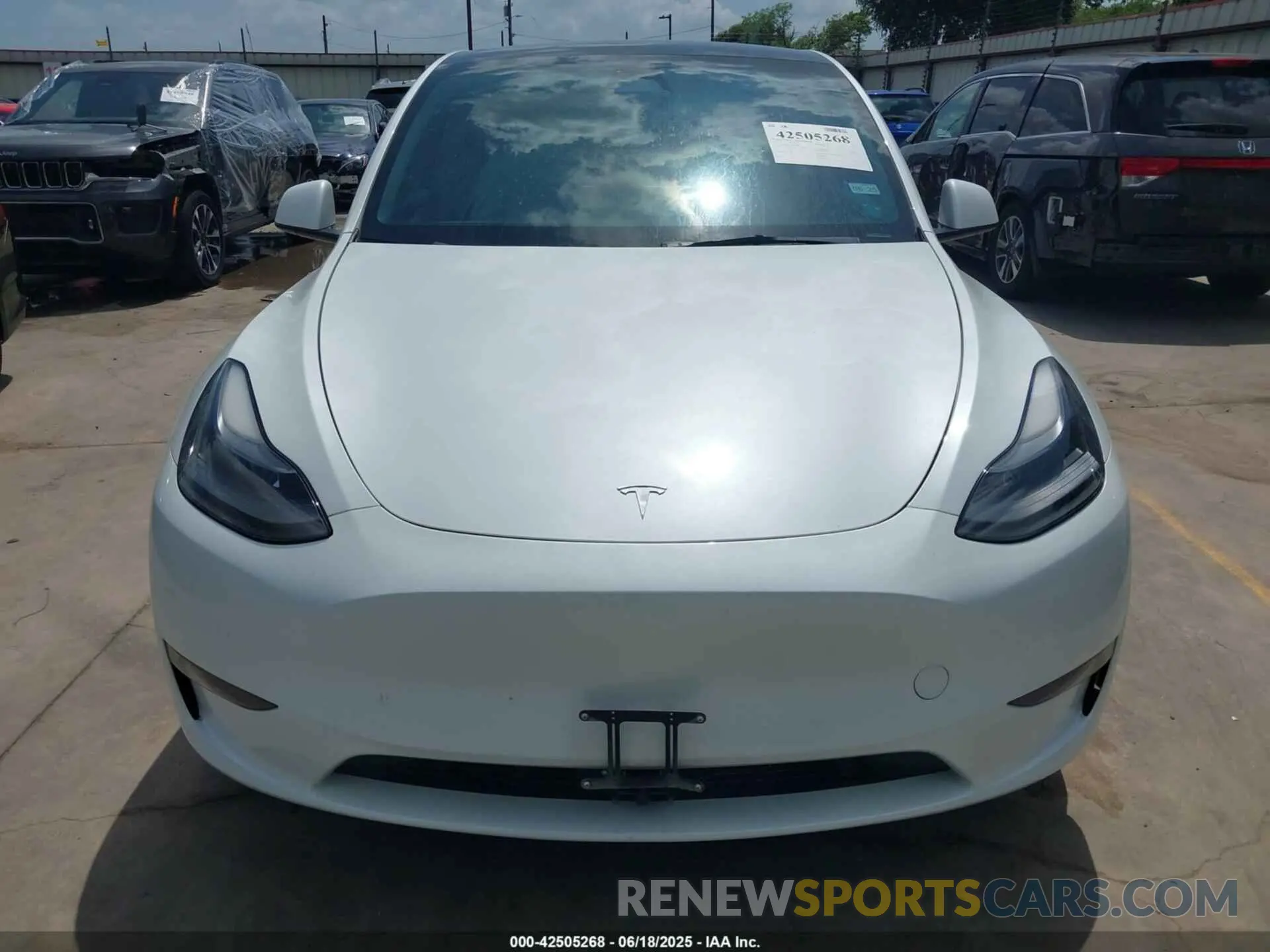 13 Photograph of a damaged car 7SAYGDEF5PF806868 TESLA MODEL Y 2023