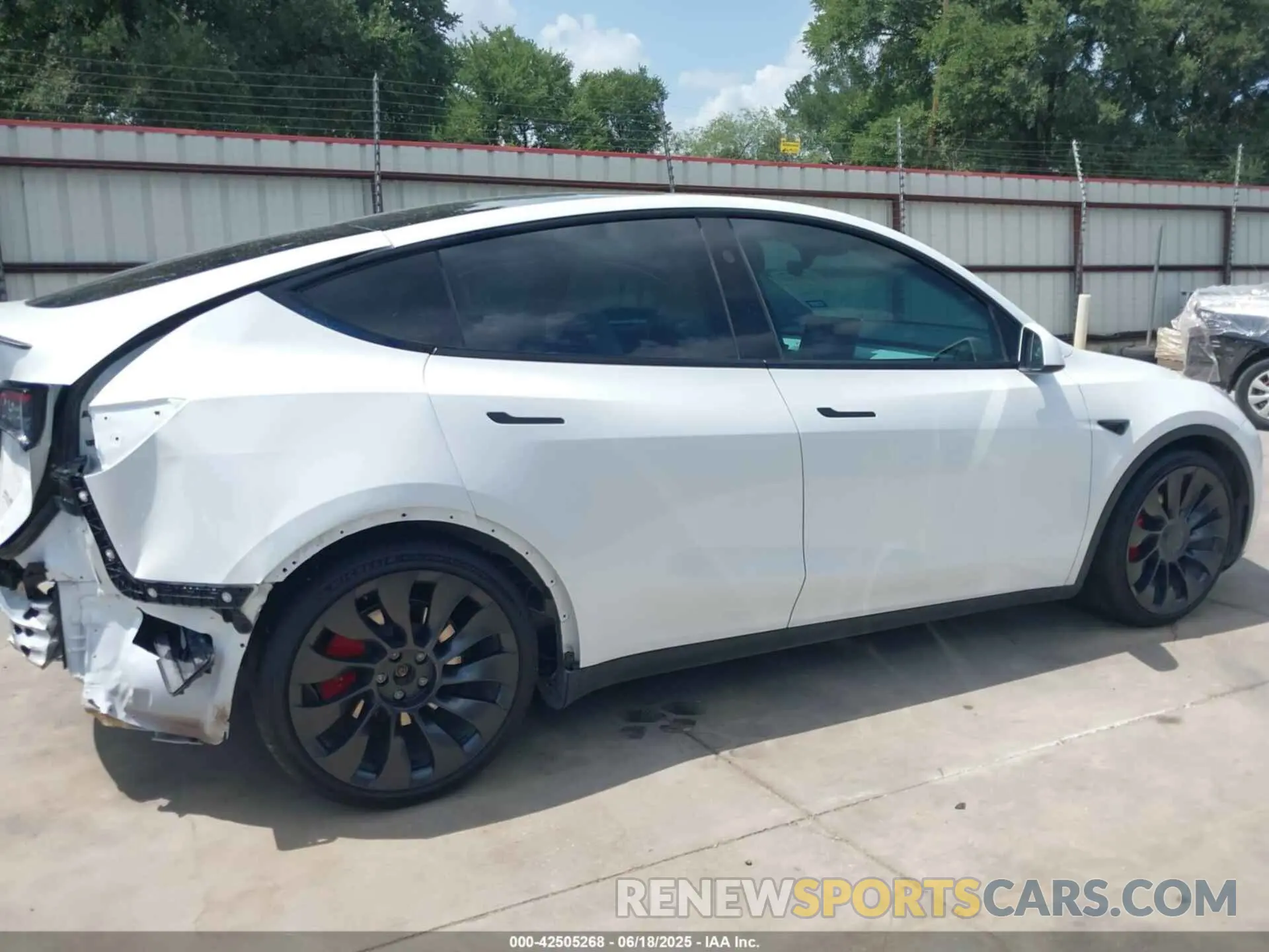 14 Photograph of a damaged car 7SAYGDEF5PF806868 TESLA MODEL Y 2023