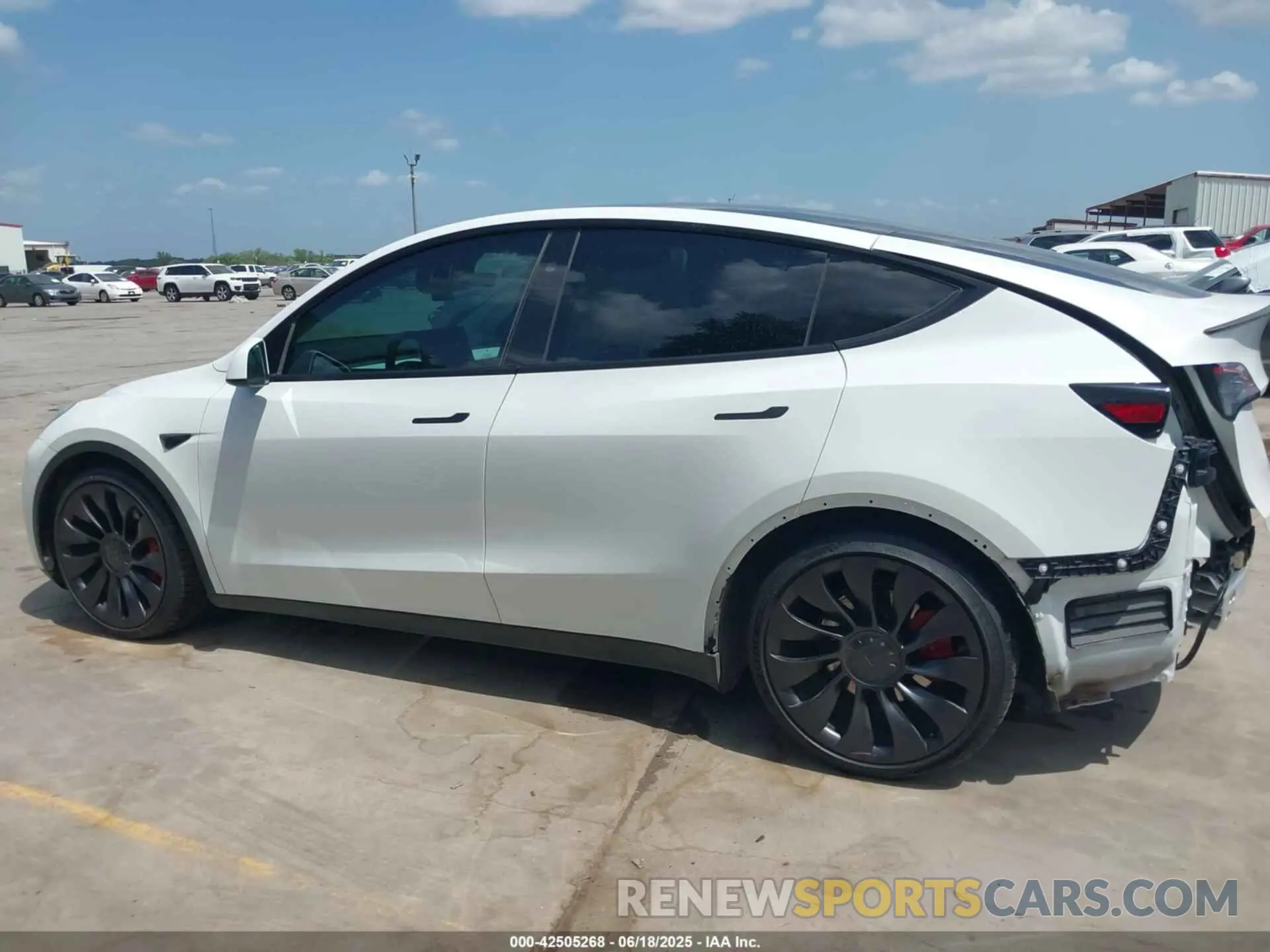 15 Photograph of a damaged car 7SAYGDEF5PF806868 TESLA MODEL Y 2023