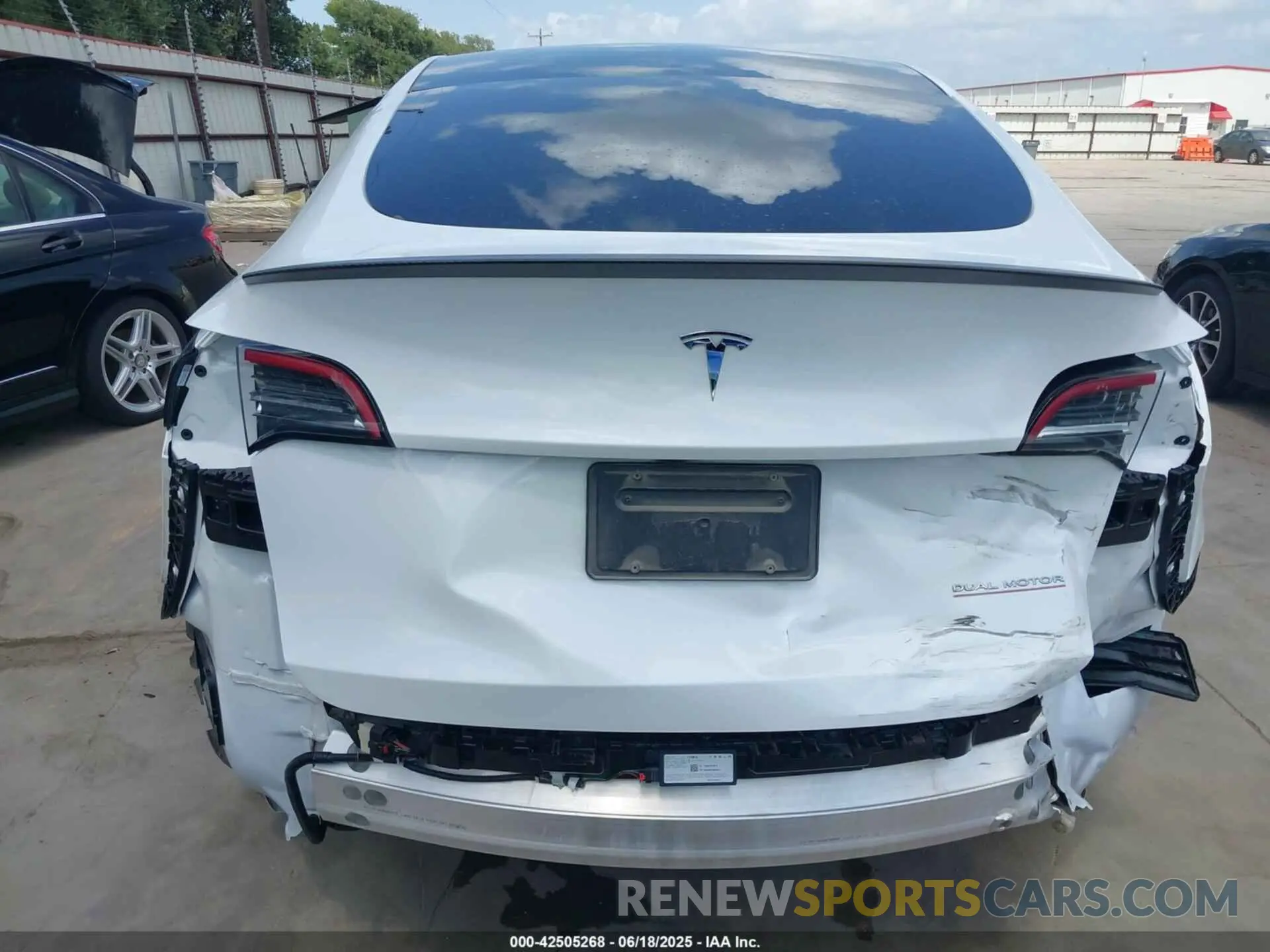 17 Photograph of a damaged car 7SAYGDEF5PF806868 TESLA MODEL Y 2023