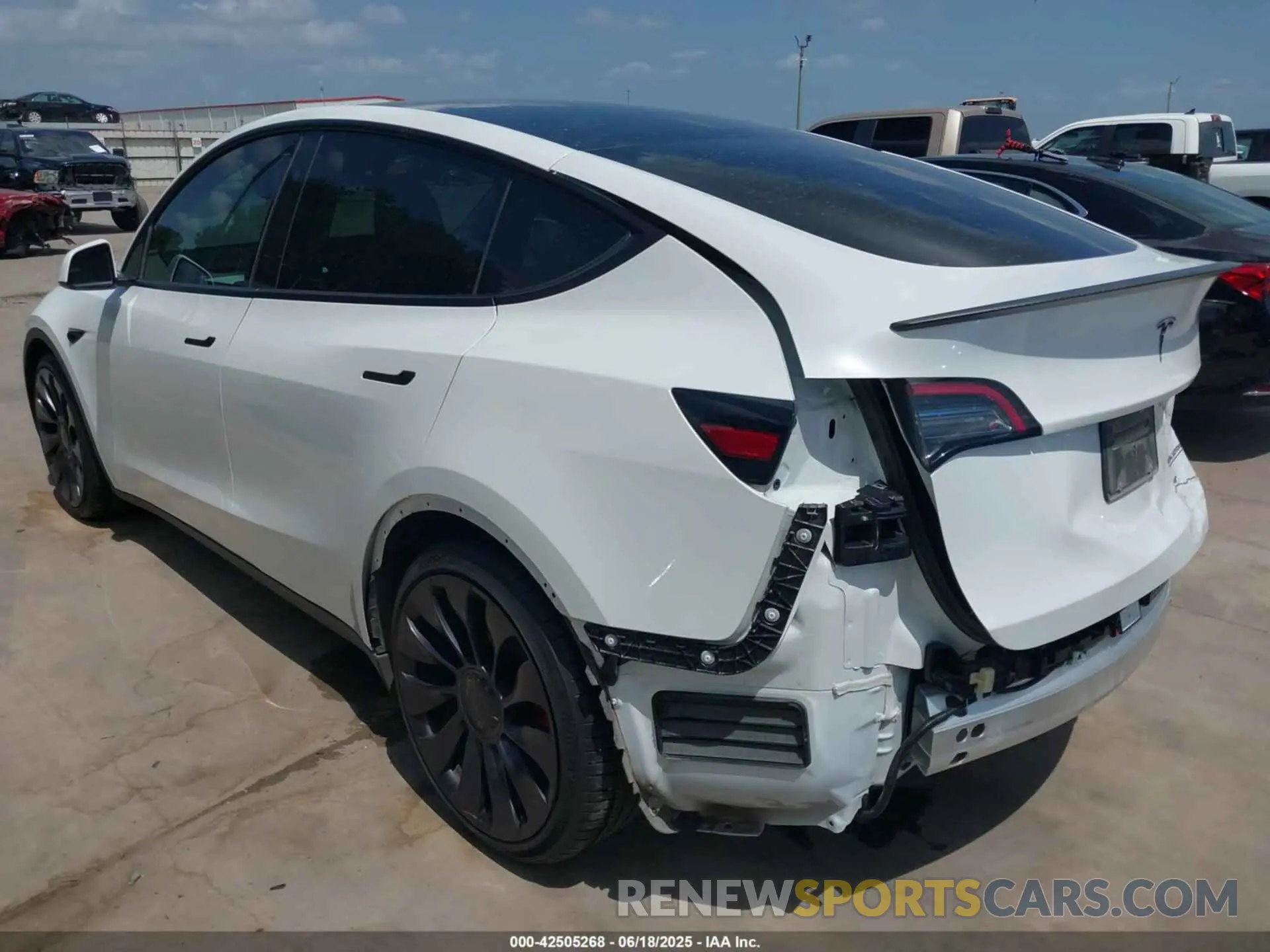 3 Photograph of a damaged car 7SAYGDEF5PF806868 TESLA MODEL Y 2023