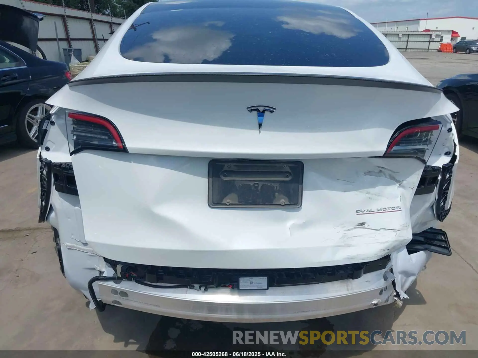 6 Photograph of a damaged car 7SAYGDEF5PF806868 TESLA MODEL Y 2023