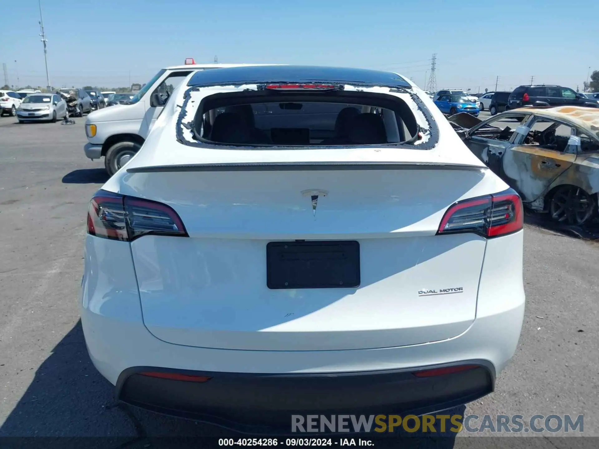 15 Photograph of a damaged car 7SAYGDEF5PF839594 TESLA MODEL Y 2023