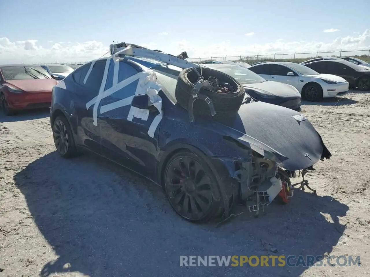 4 Photograph of a damaged car 7SAYGDEF5PF863801 TESLA MODEL Y 2023