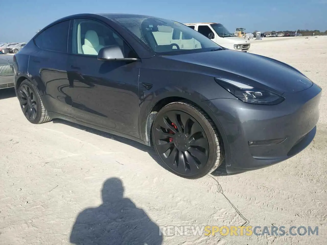 4 Photograph of a damaged car 7SAYGDEF5PF915038 TESLA MODEL Y 2023